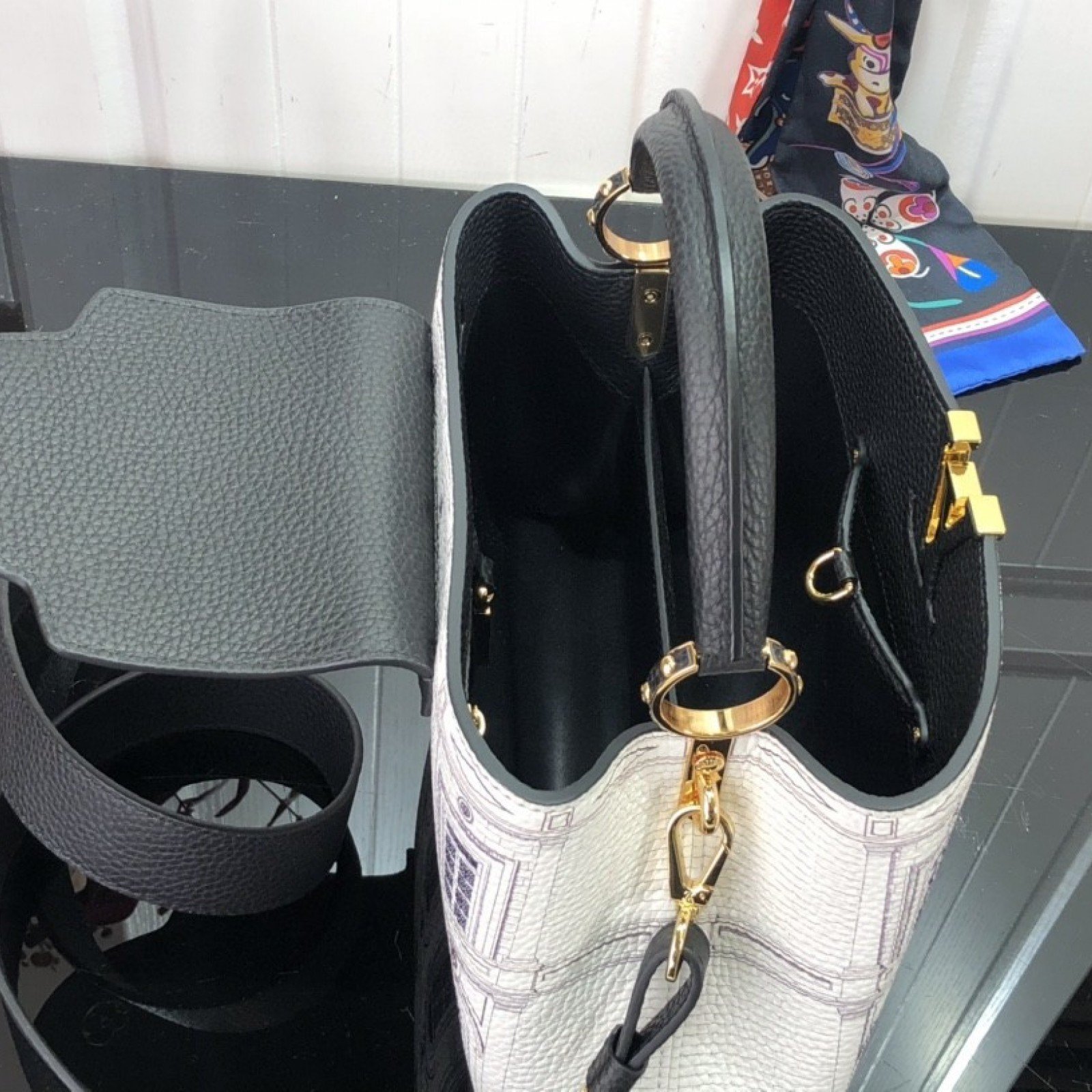 LV CAPUCINES BB M59119