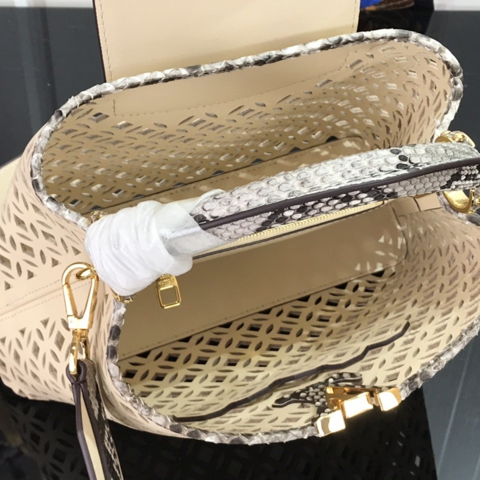 LV CAPUCINES BB N98426