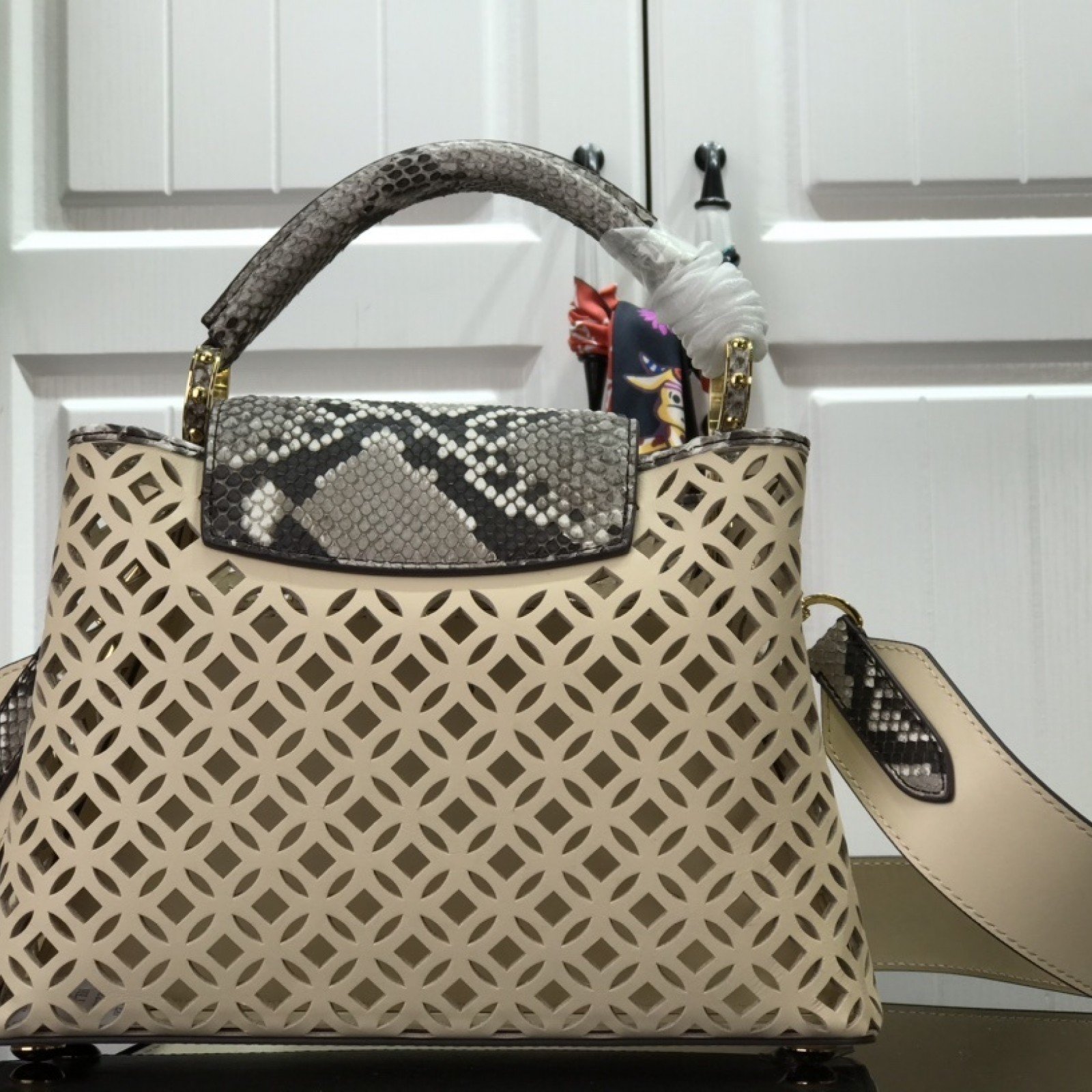 LV CAPUCINES BB N98426