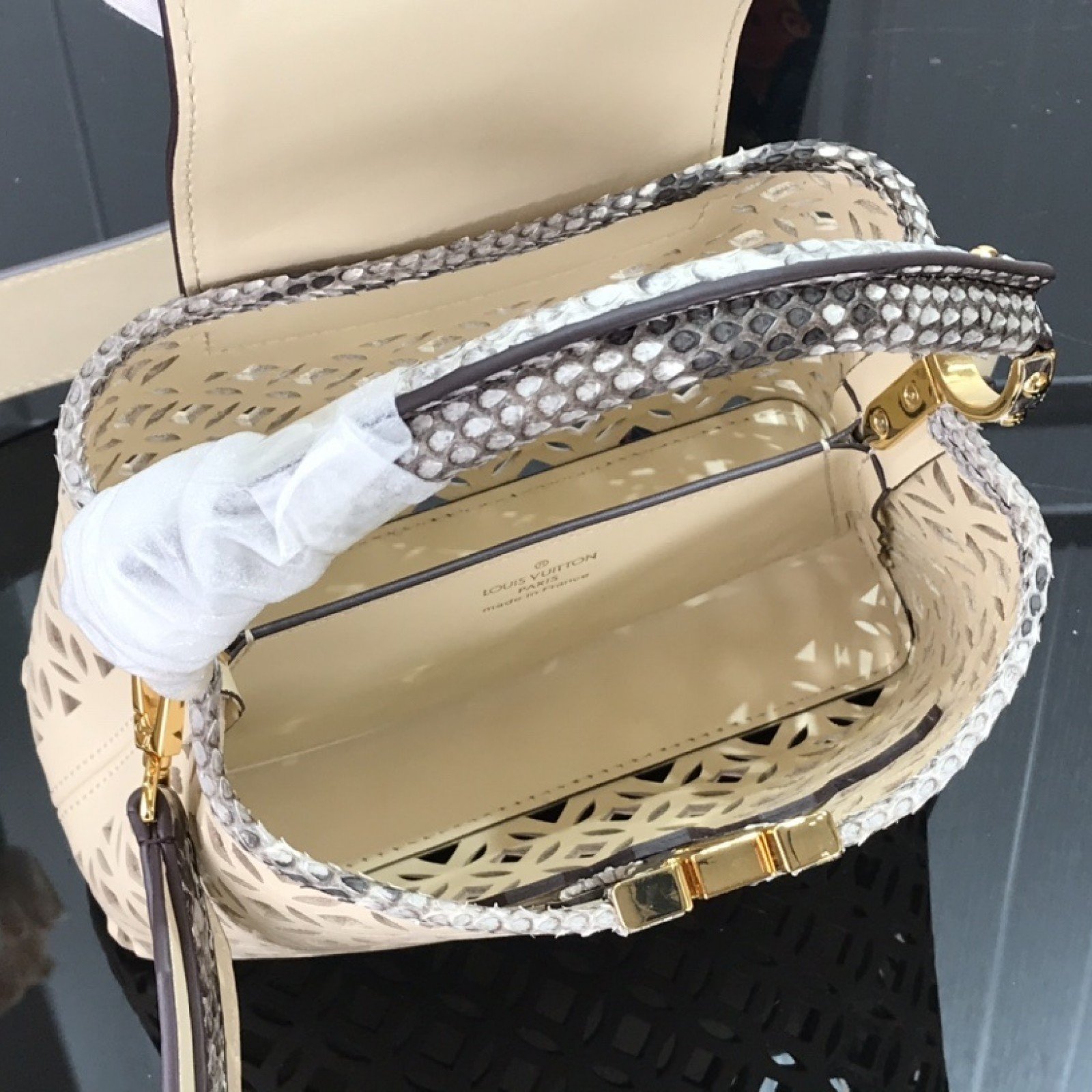 LV CAPUCINES BB N98426