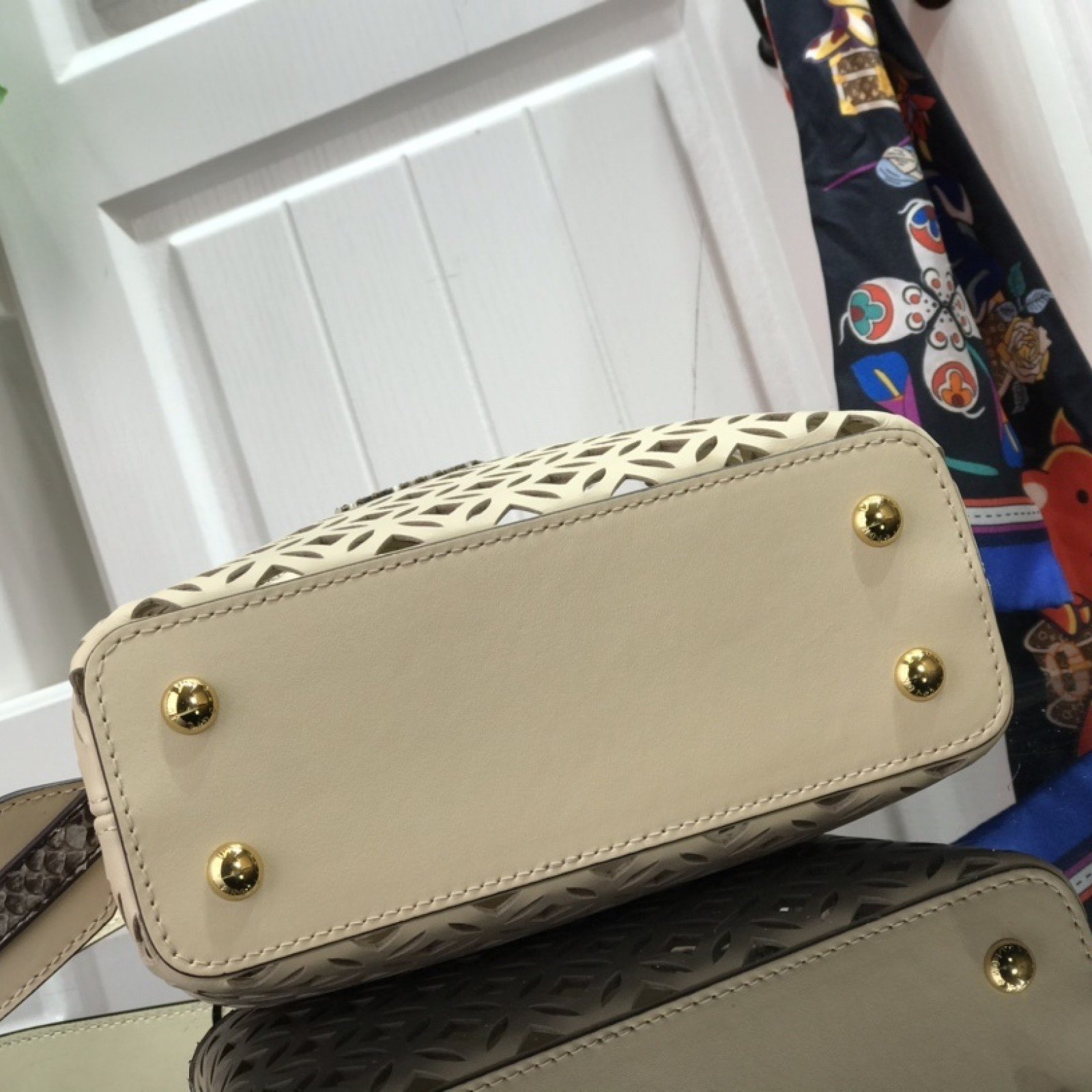 LV CAPUCINES BB N98426