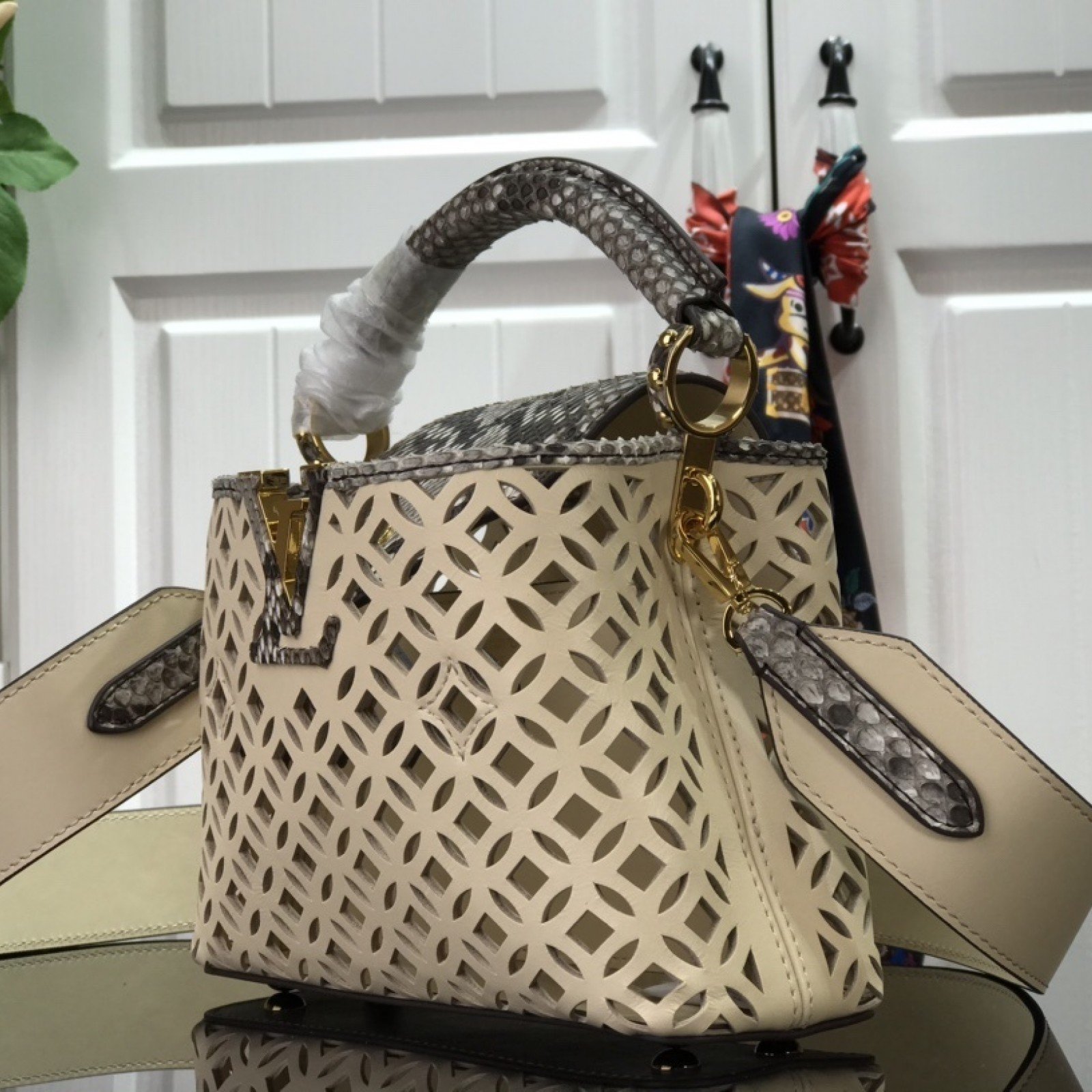 LV CAPUCINES BB N98426