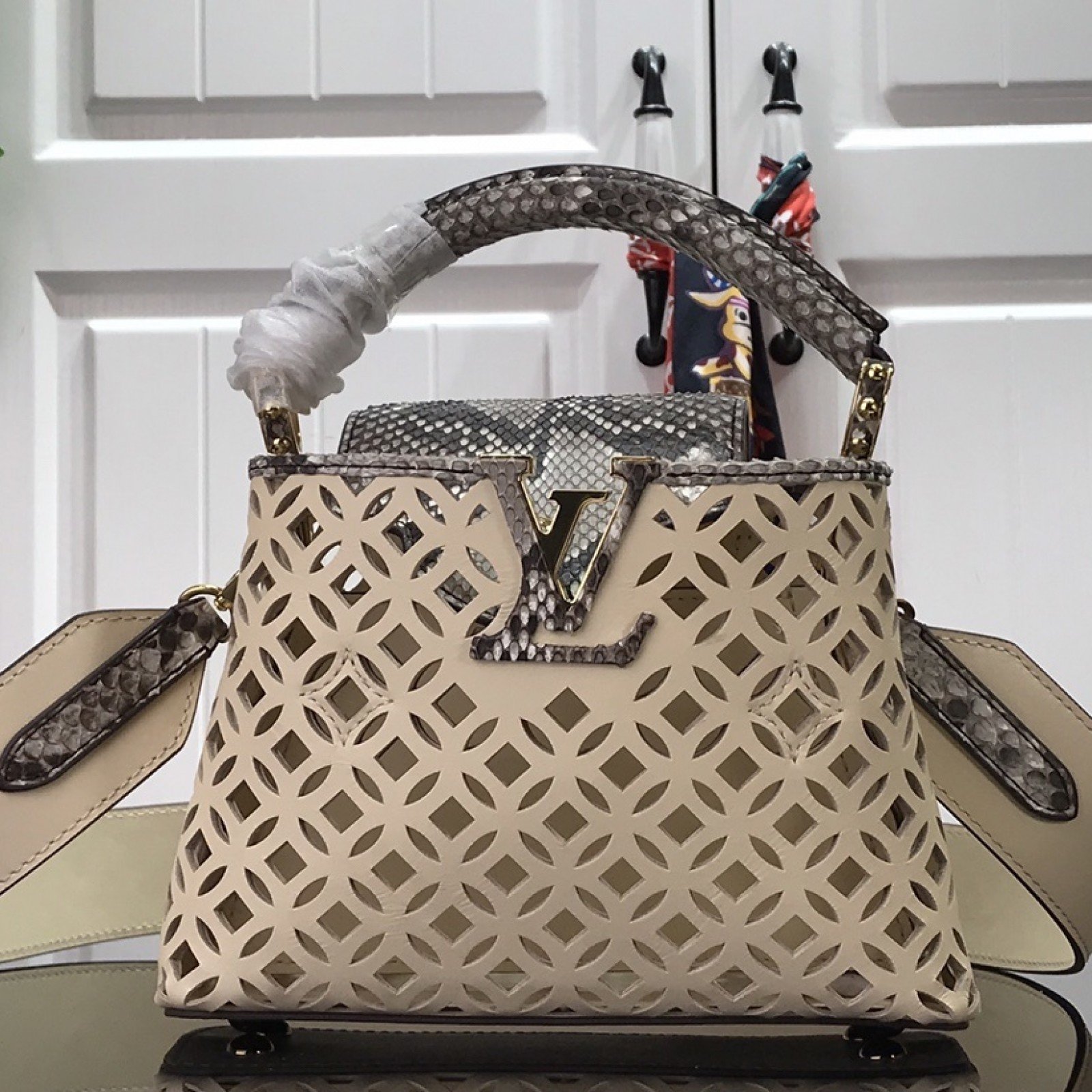 LV CAPUCINES BB N98426