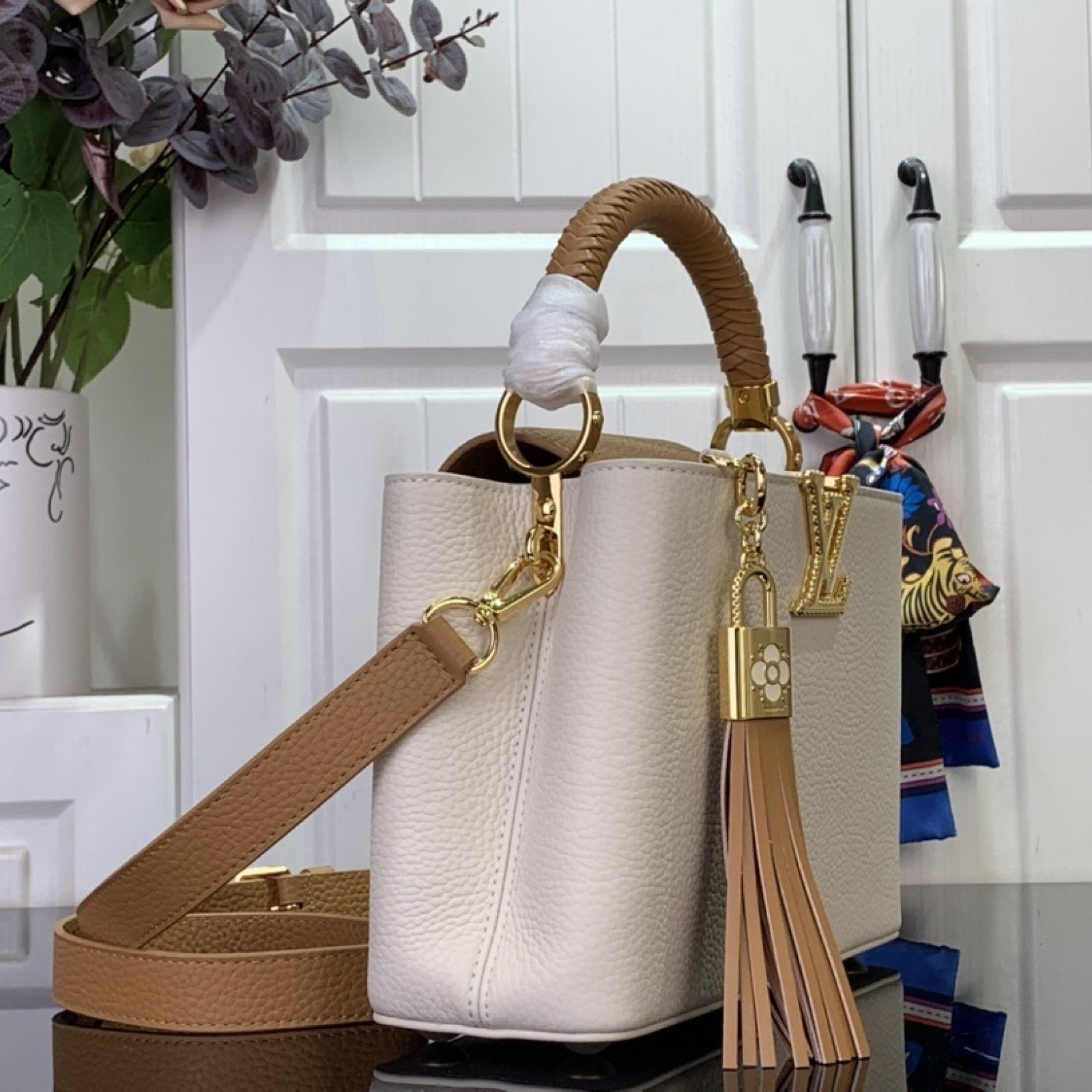 LV CAPUCINES BB m25466