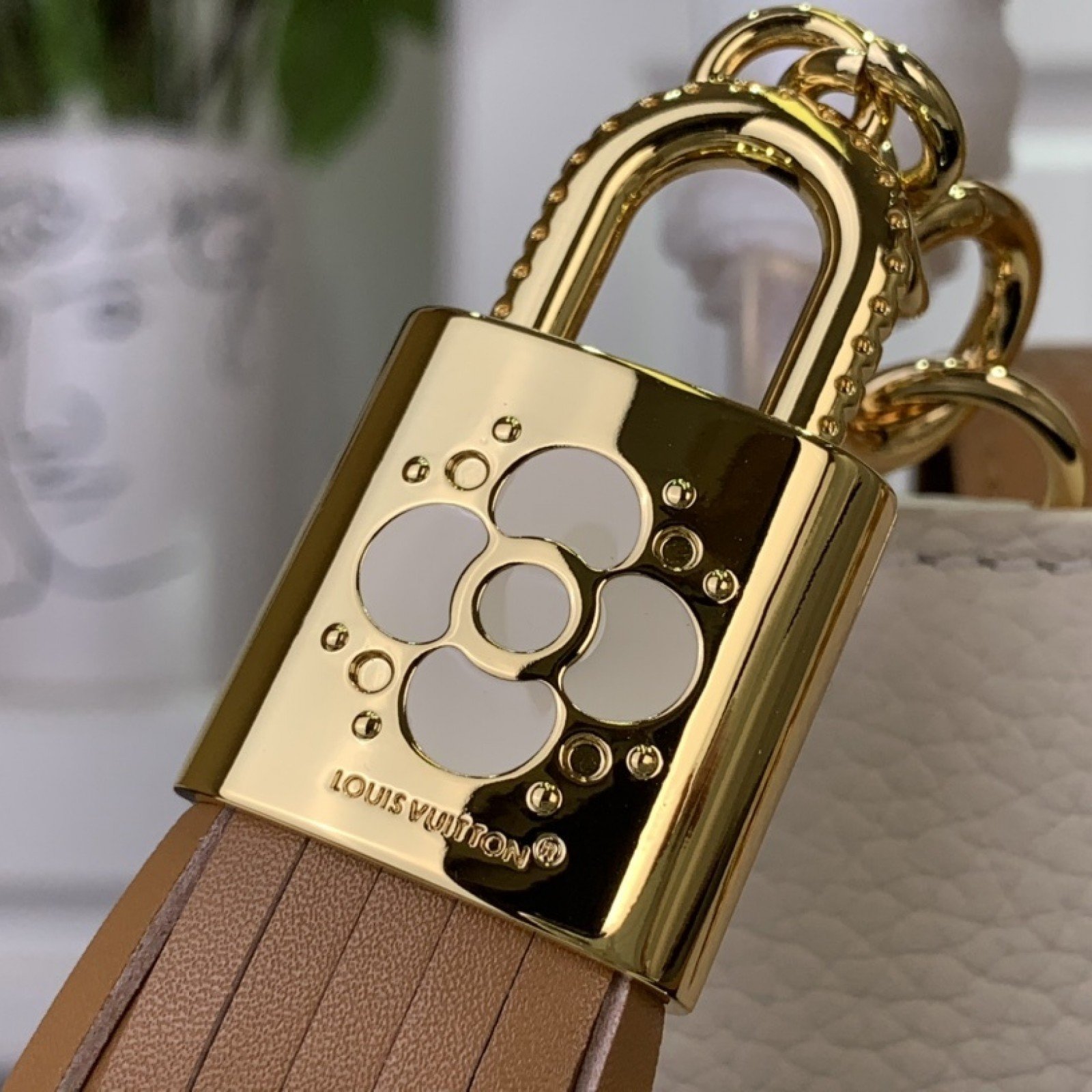 LV CAPUCINES BB m25466