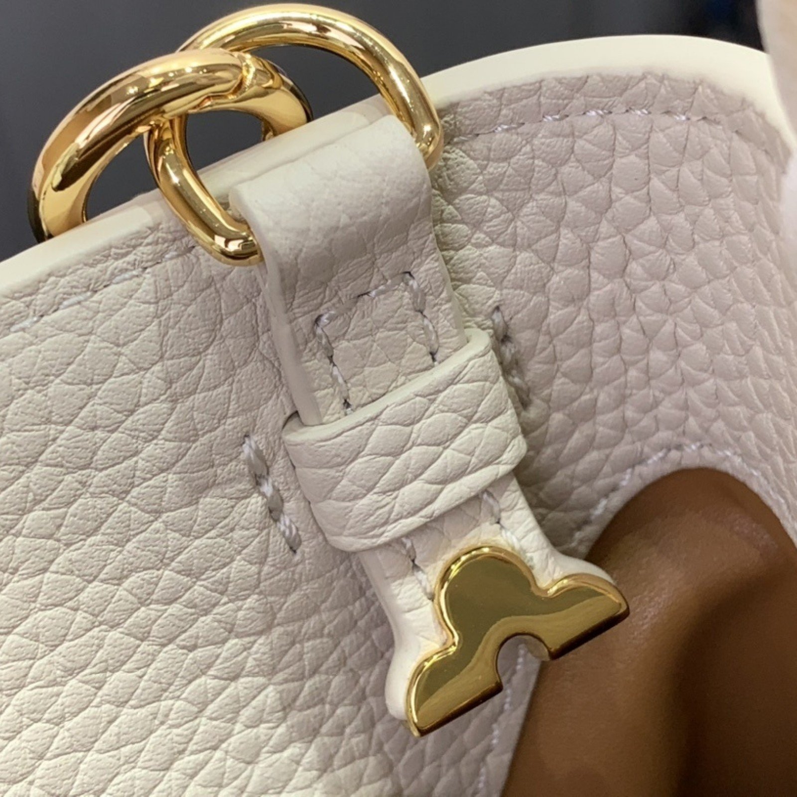 LV CAPUCINES BB m25466