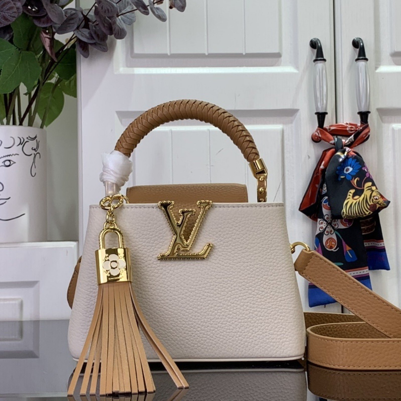 LV CAPUCINES BB m25466
