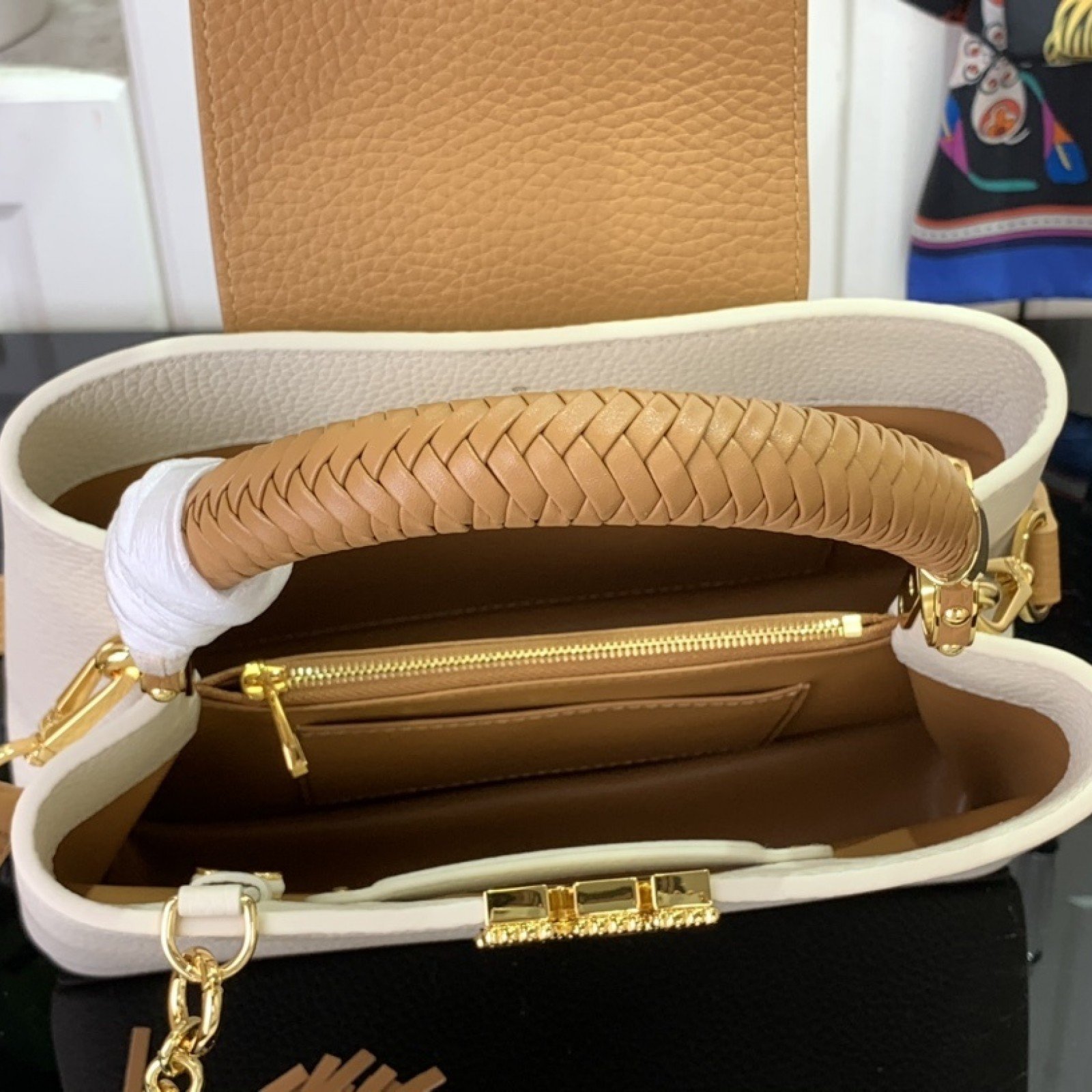 LV CAPUCINES BB m25466