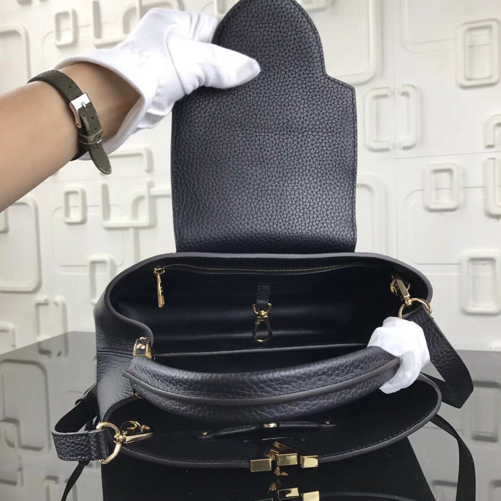 LV CAPUCINES Bag M94519