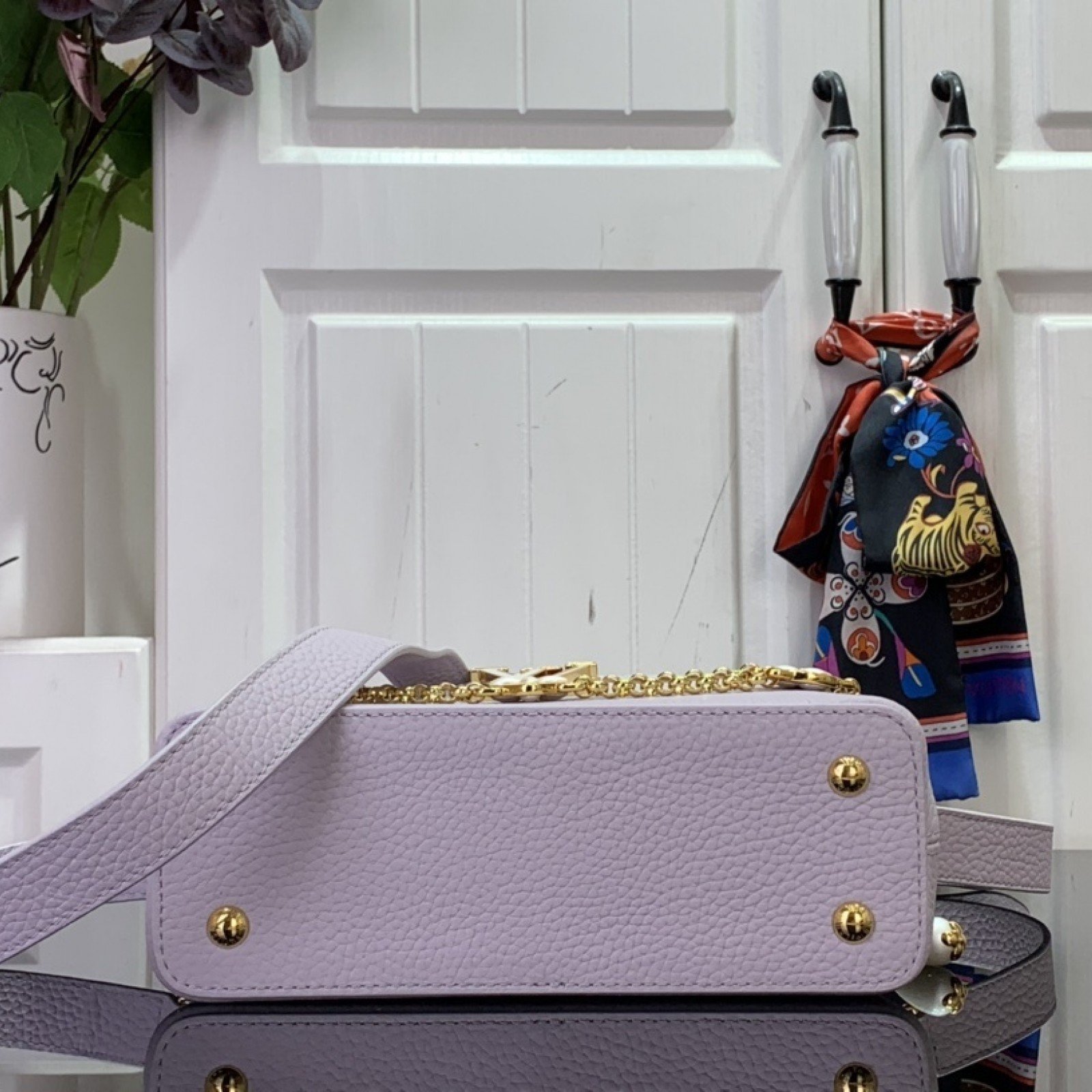 LV CAPUCINES EAST-WEST m25476