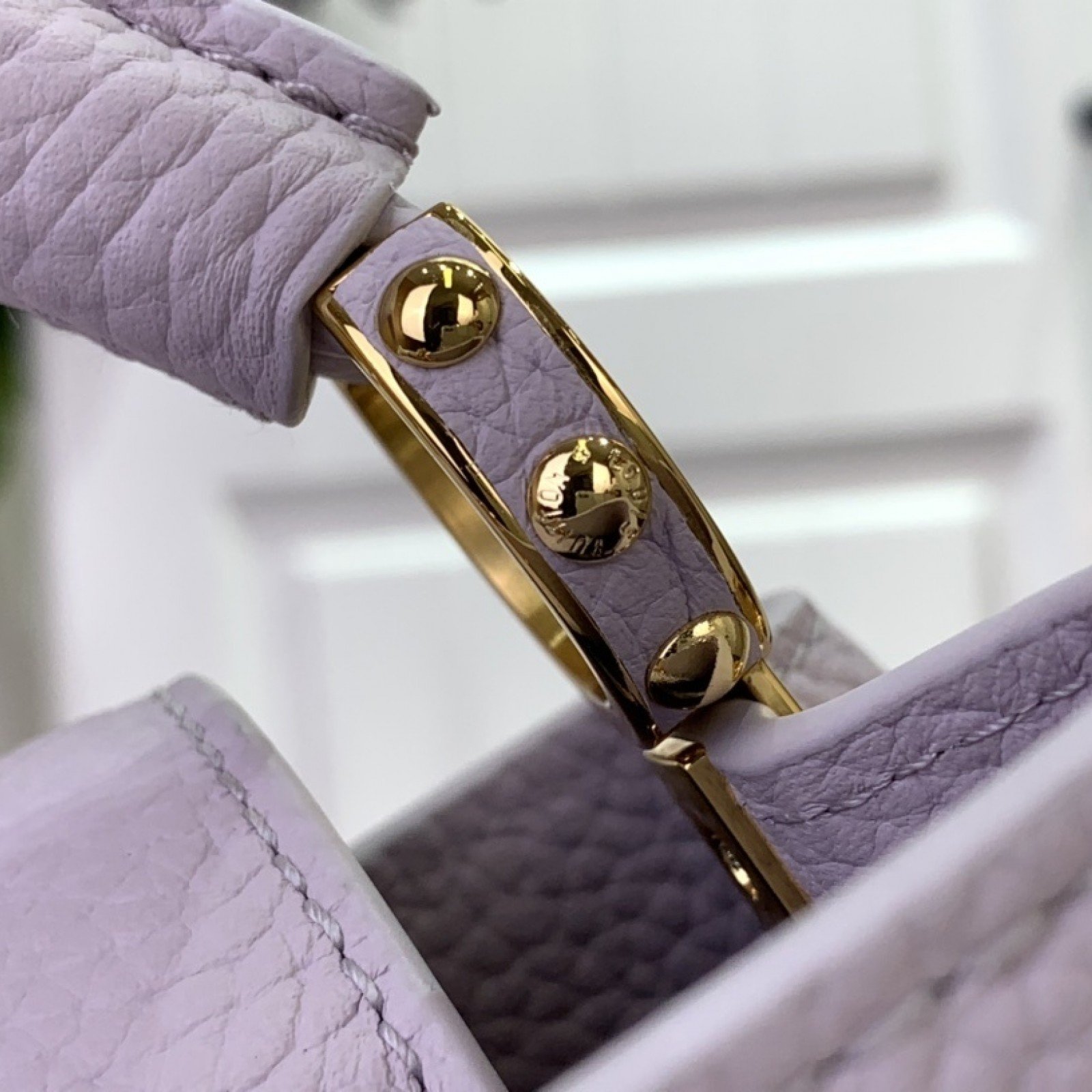LV CAPUCINES EAST-WEST m25476