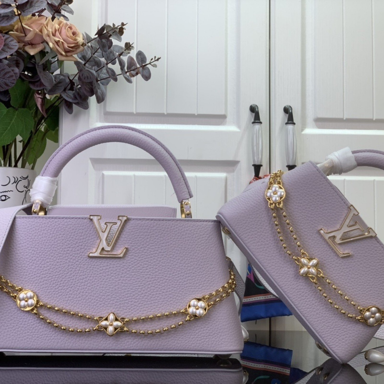 LV CAPUCINES EAST-WEST m25476