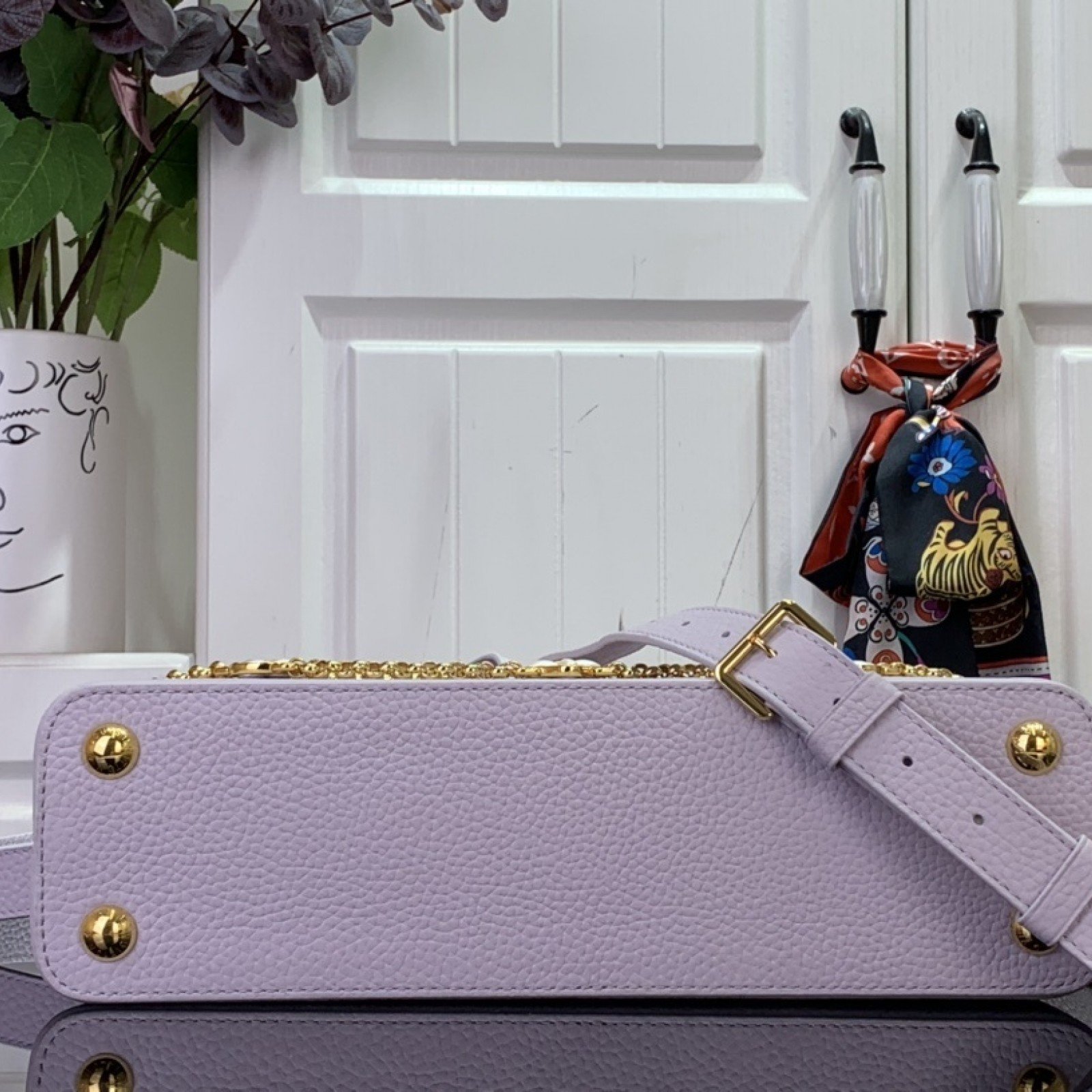 LV CAPUCINES EAST-WEST m25476
