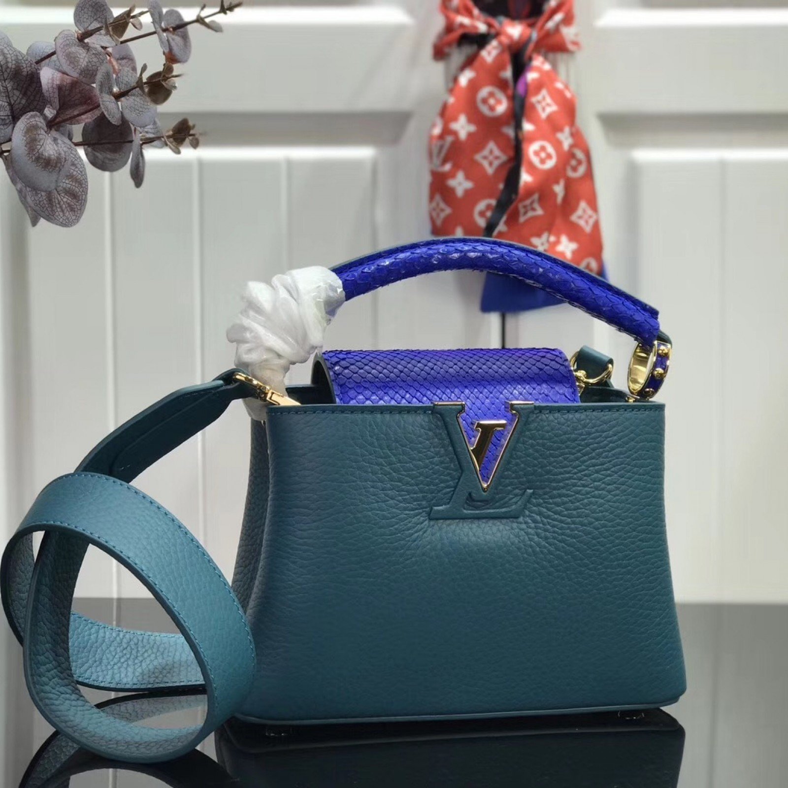 LV CAPUCINES MINI M94227