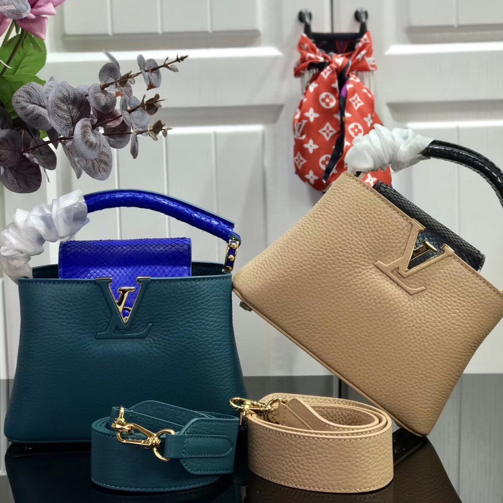 LV CAPUCINES MINI M94227