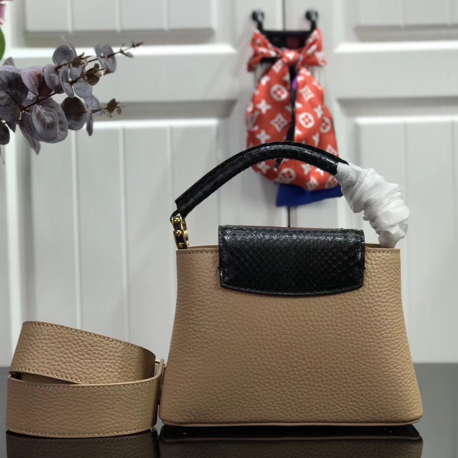 LV CAPUCINES MINI M94227
