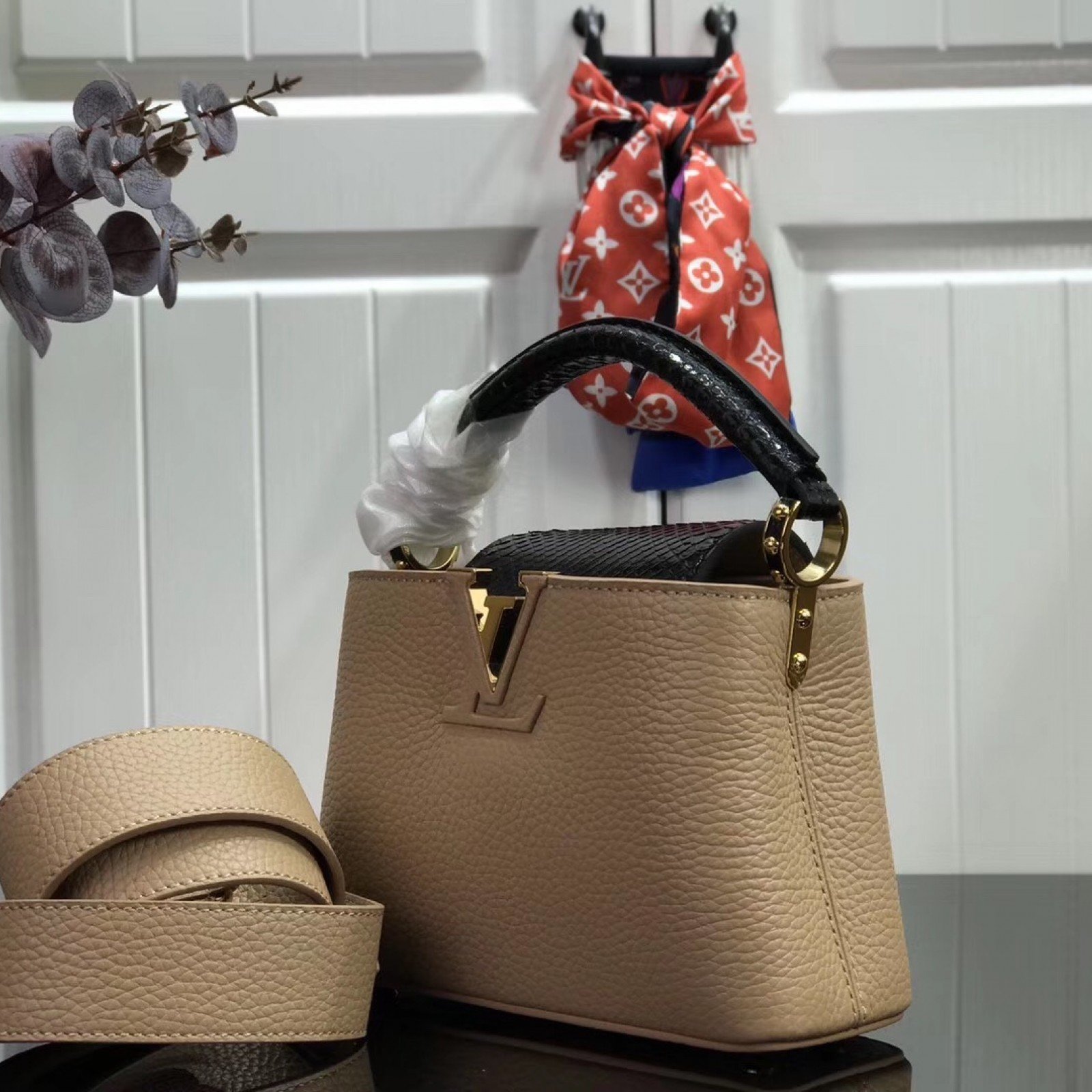 LV CAPUCINES MINI M94227