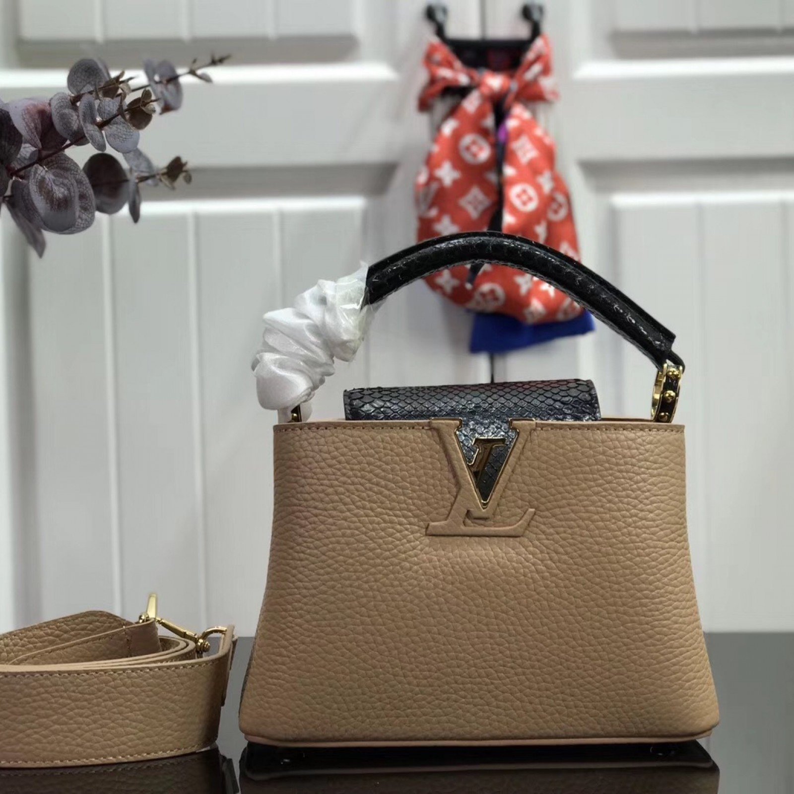 LV CAPUCINES MINI M94227