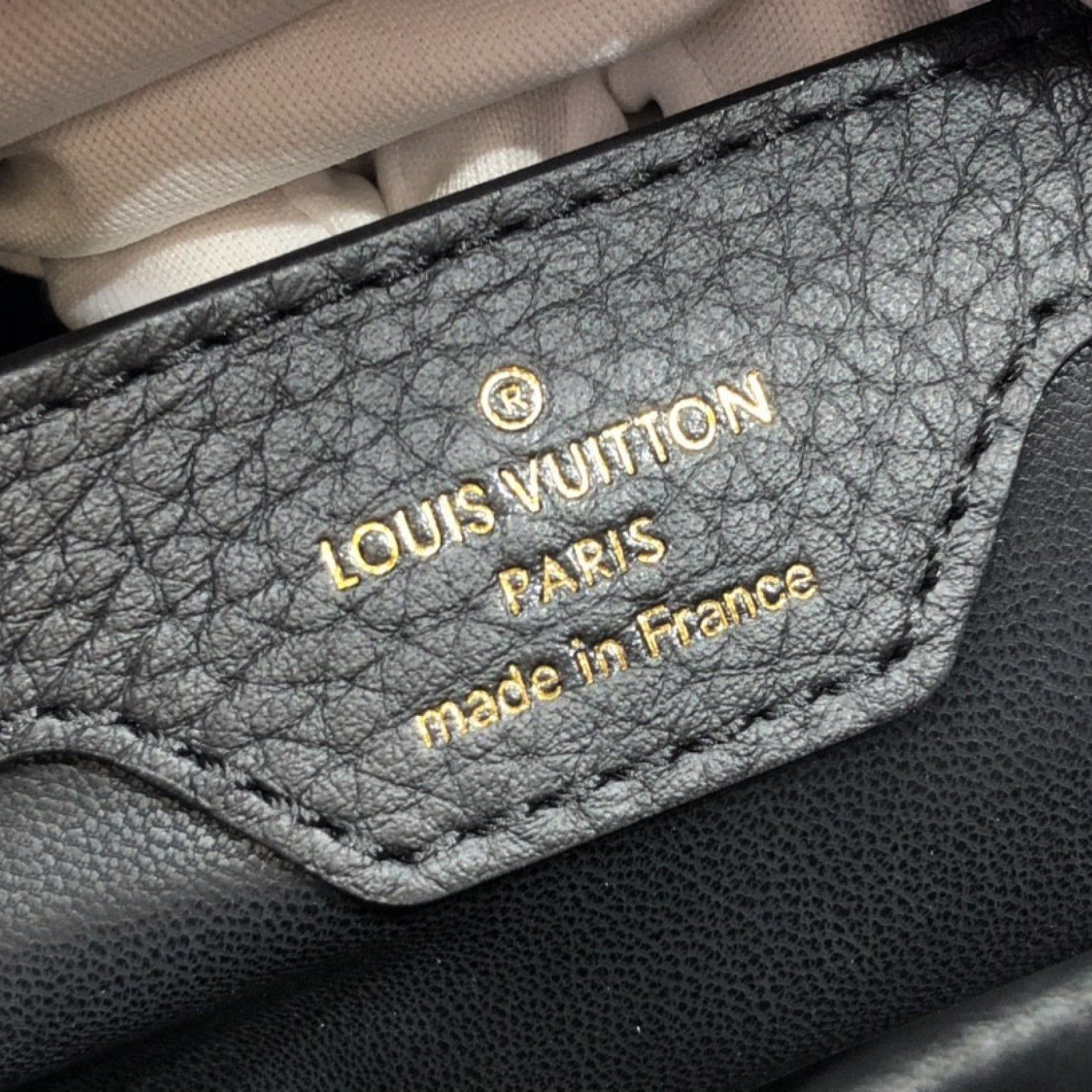 LV CAPUCINES MM M58575