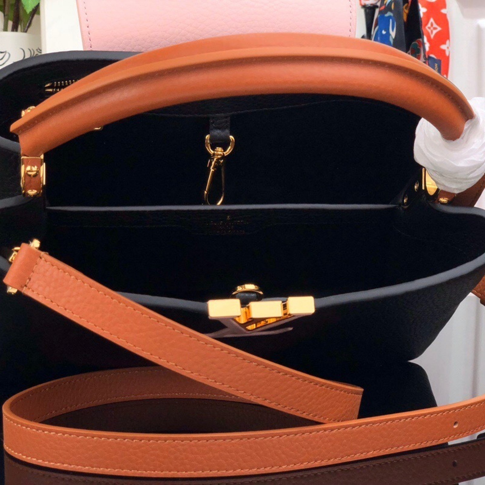 LV CAPUCINES PM M42259