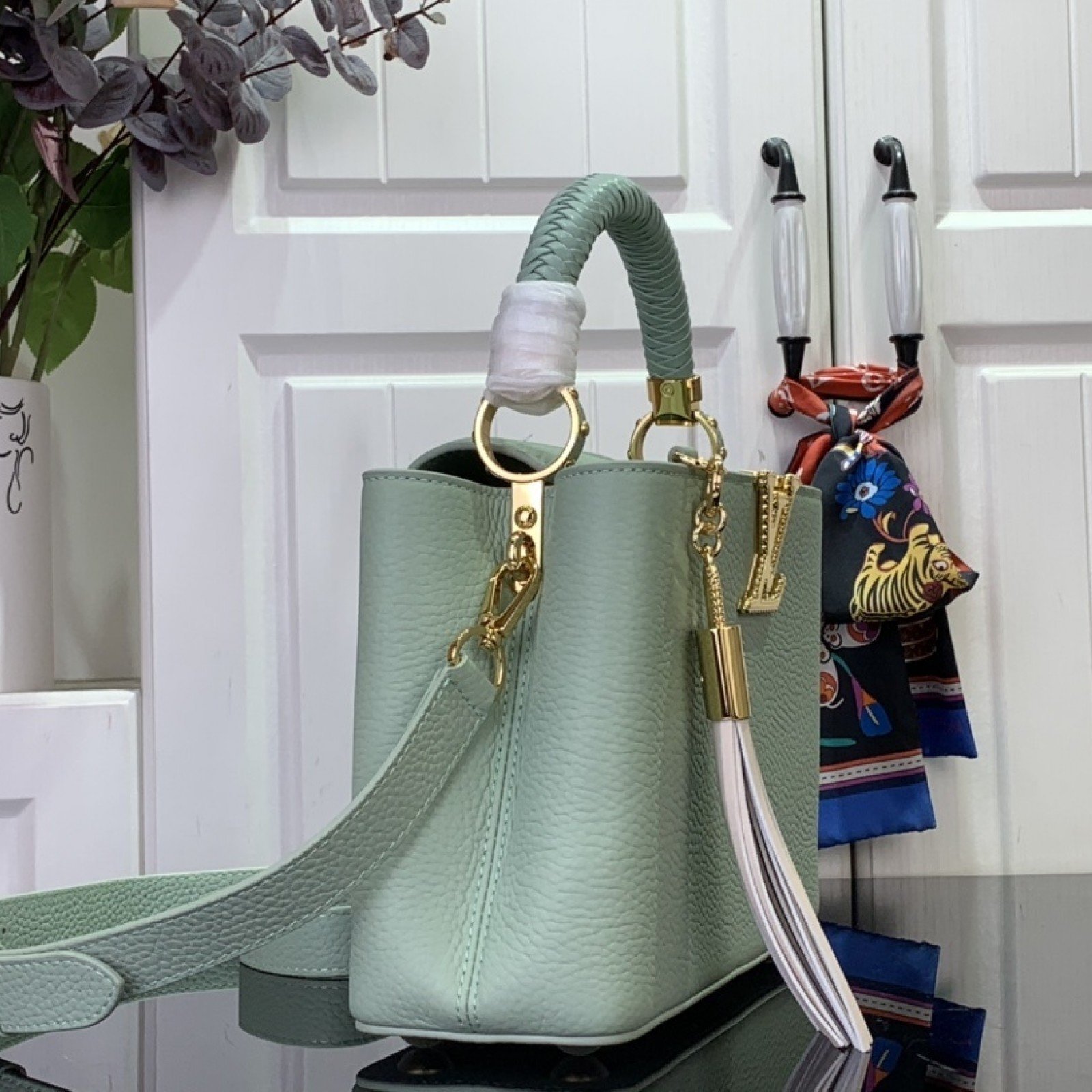 LV CAPUCINES bb m15157