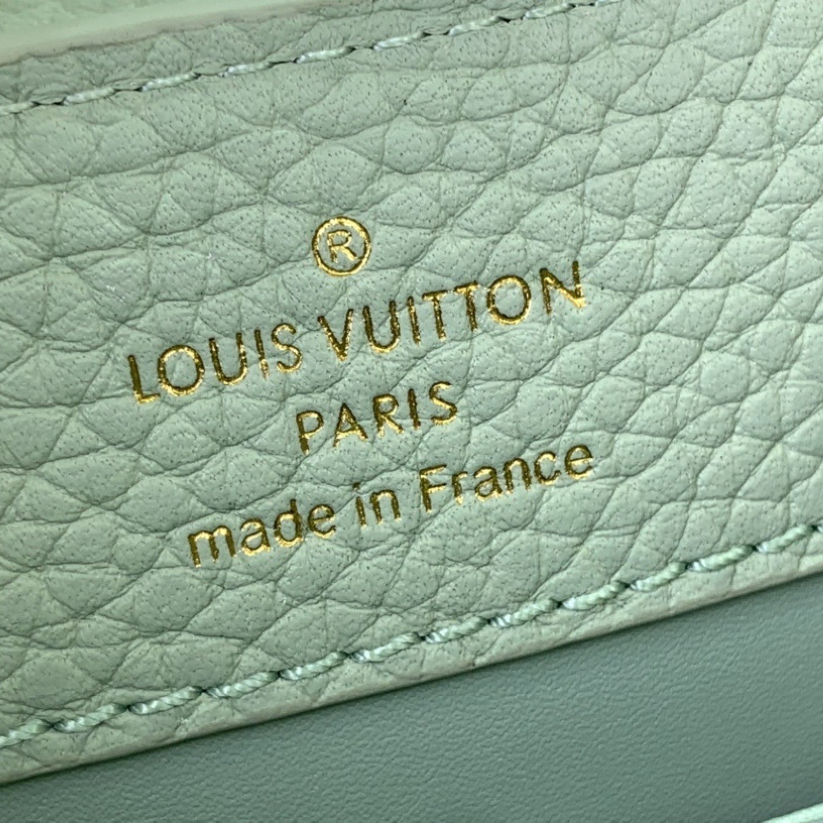 LV CAPUCINES bb m15157