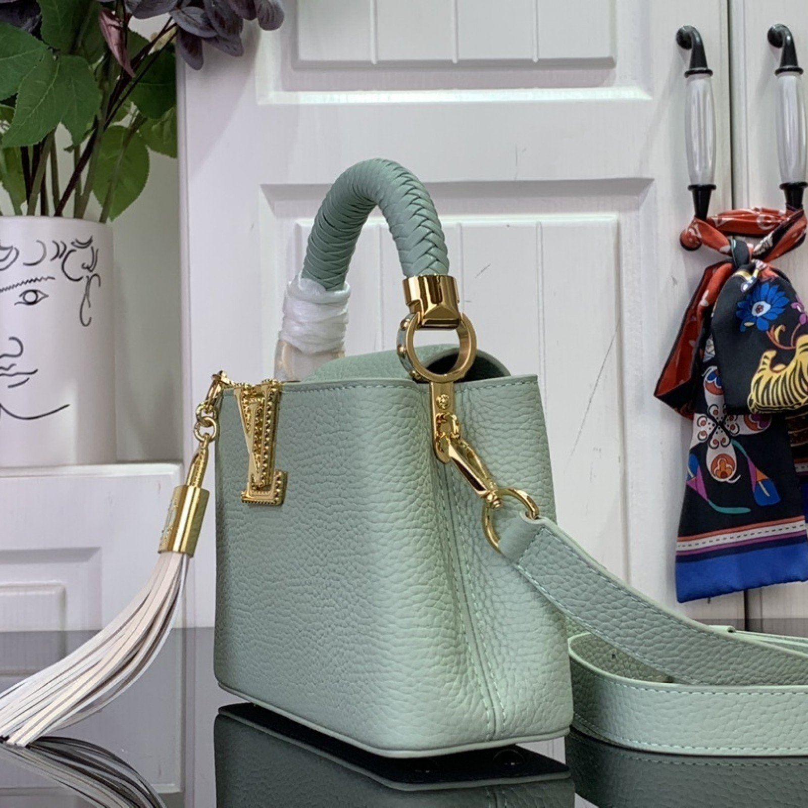LV CAPUCINES bb m15157