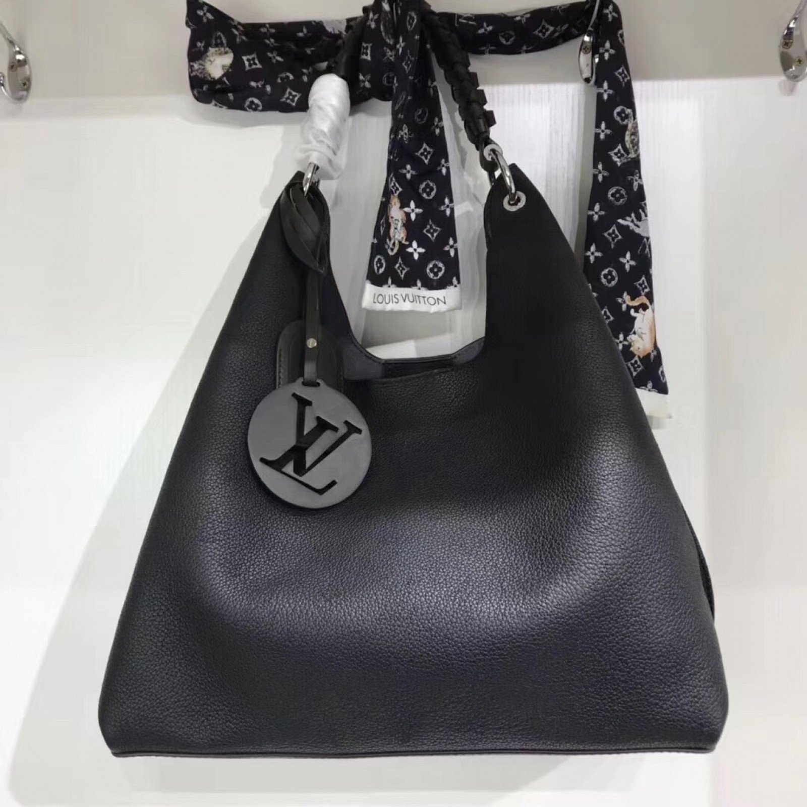 LV CARMEL M53188