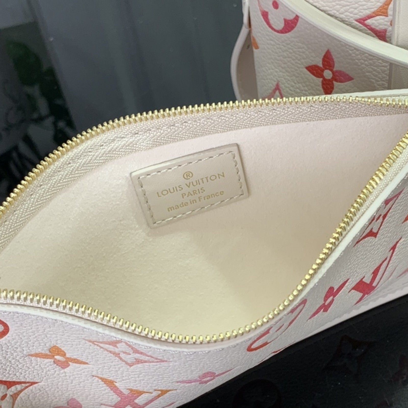 LV CARRYALL M46288
