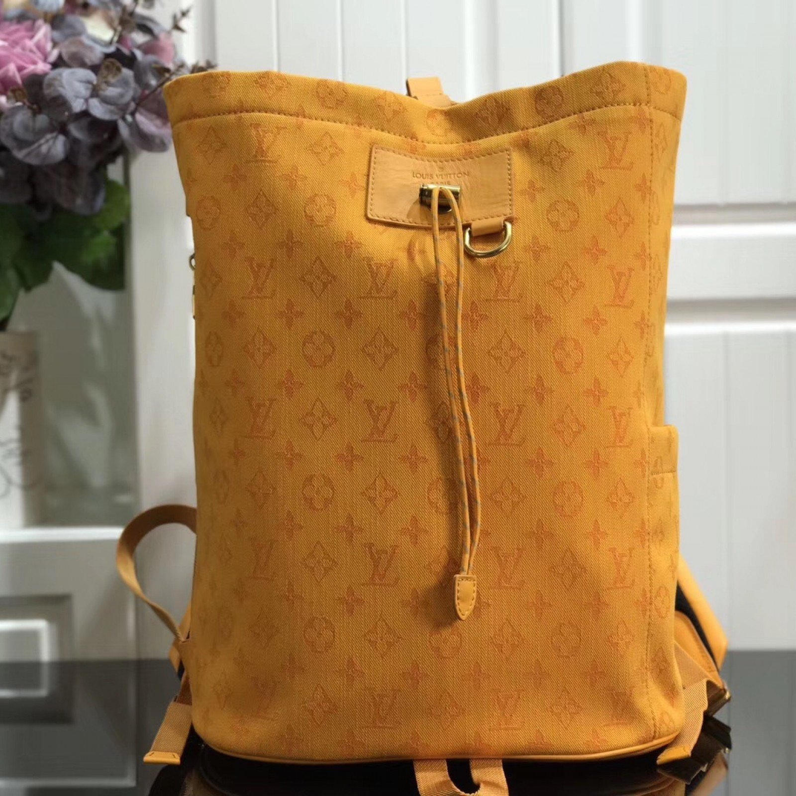 LV CHALK BACKPACK M44617