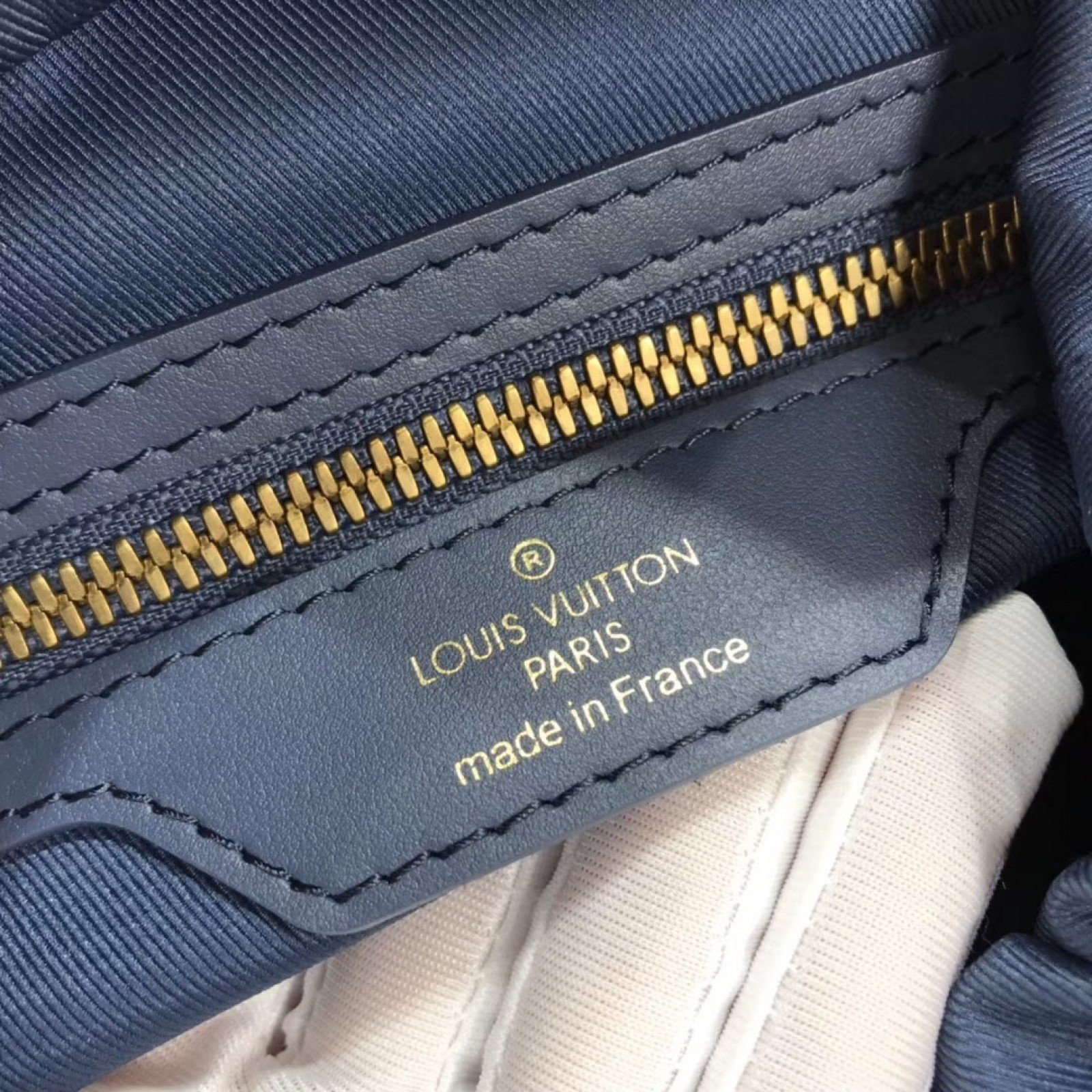LV CHALK BACKPACK M44617