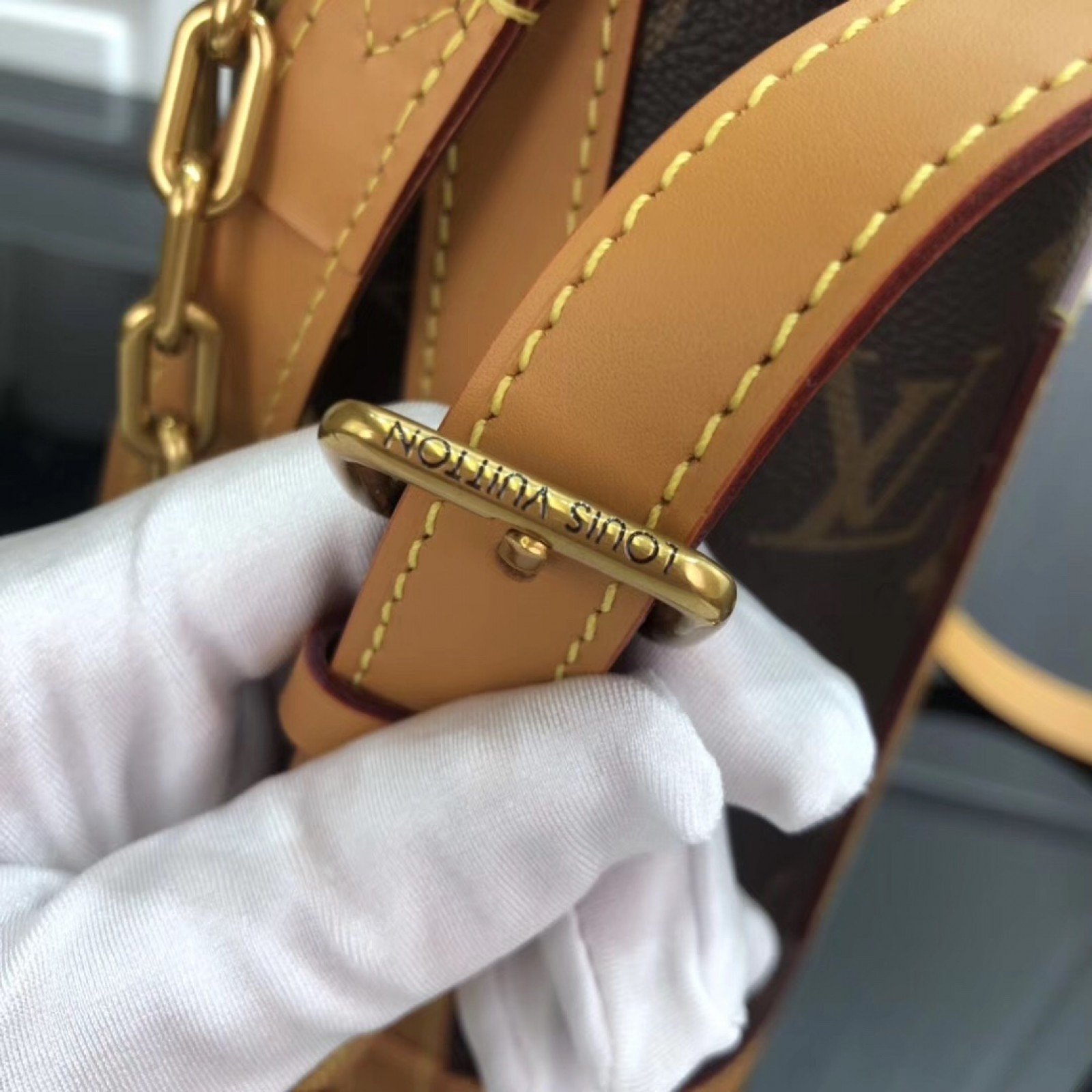LV CHALK BAG M61111XH