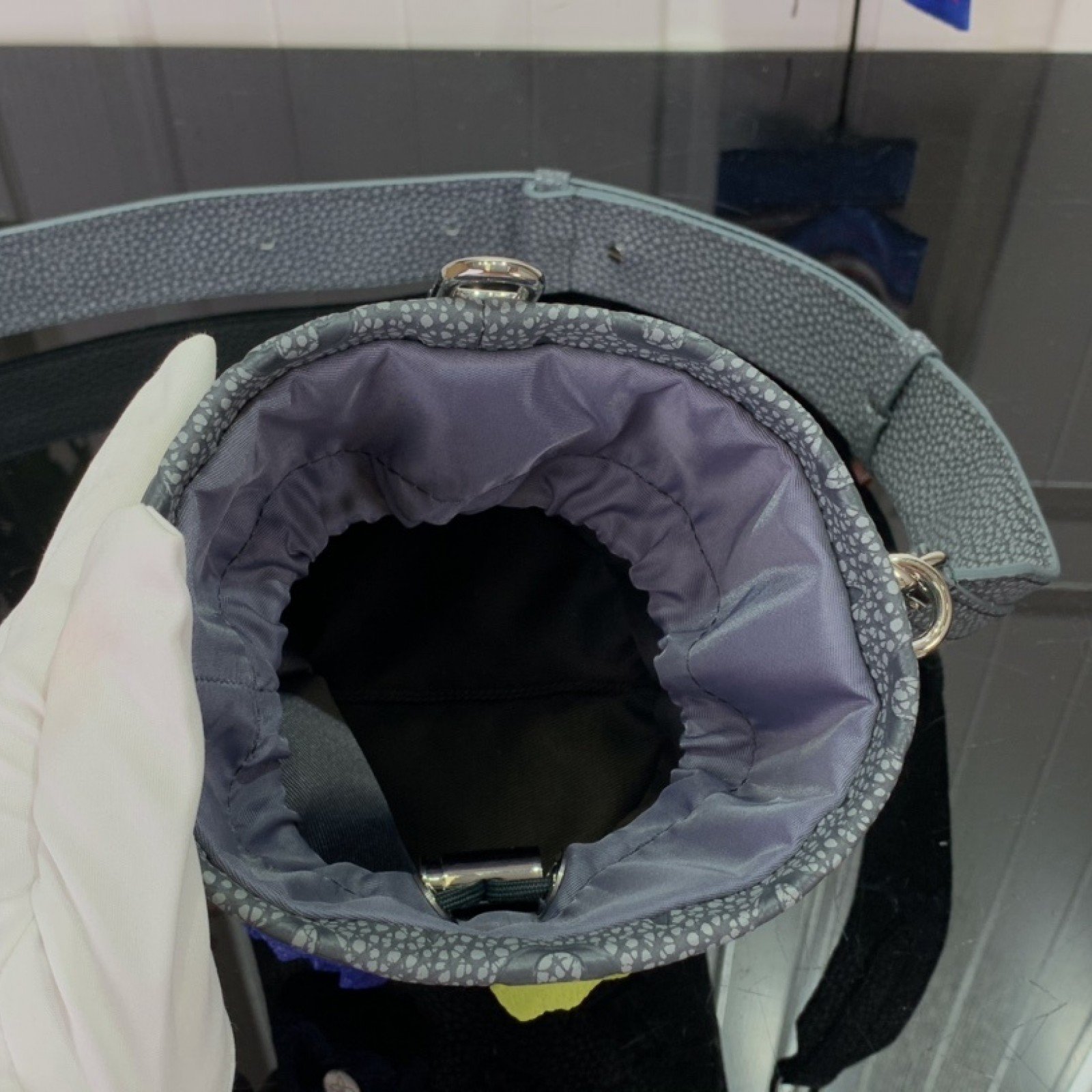 LV CHALK POUCH M81572