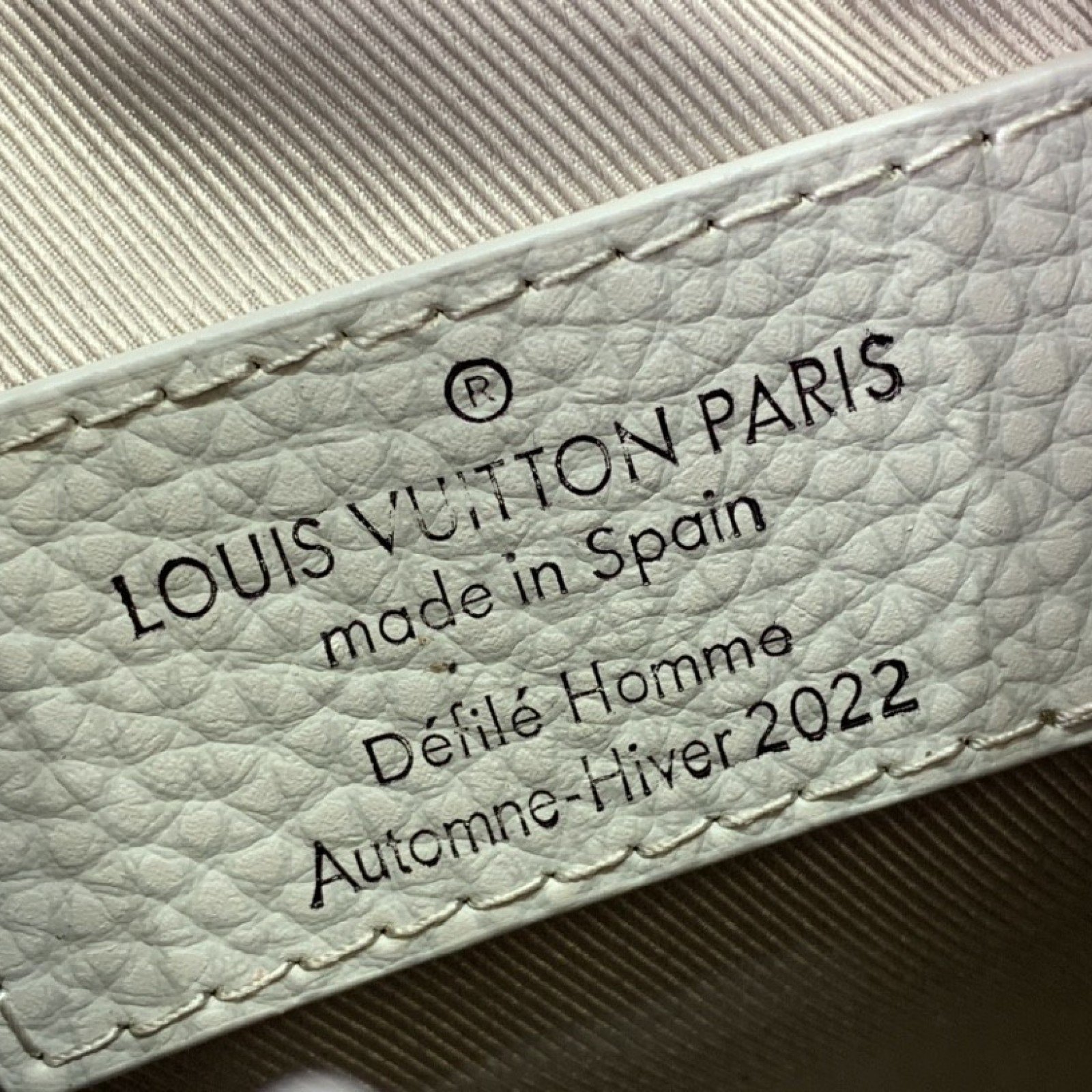 LV CHALK POUCH M81572