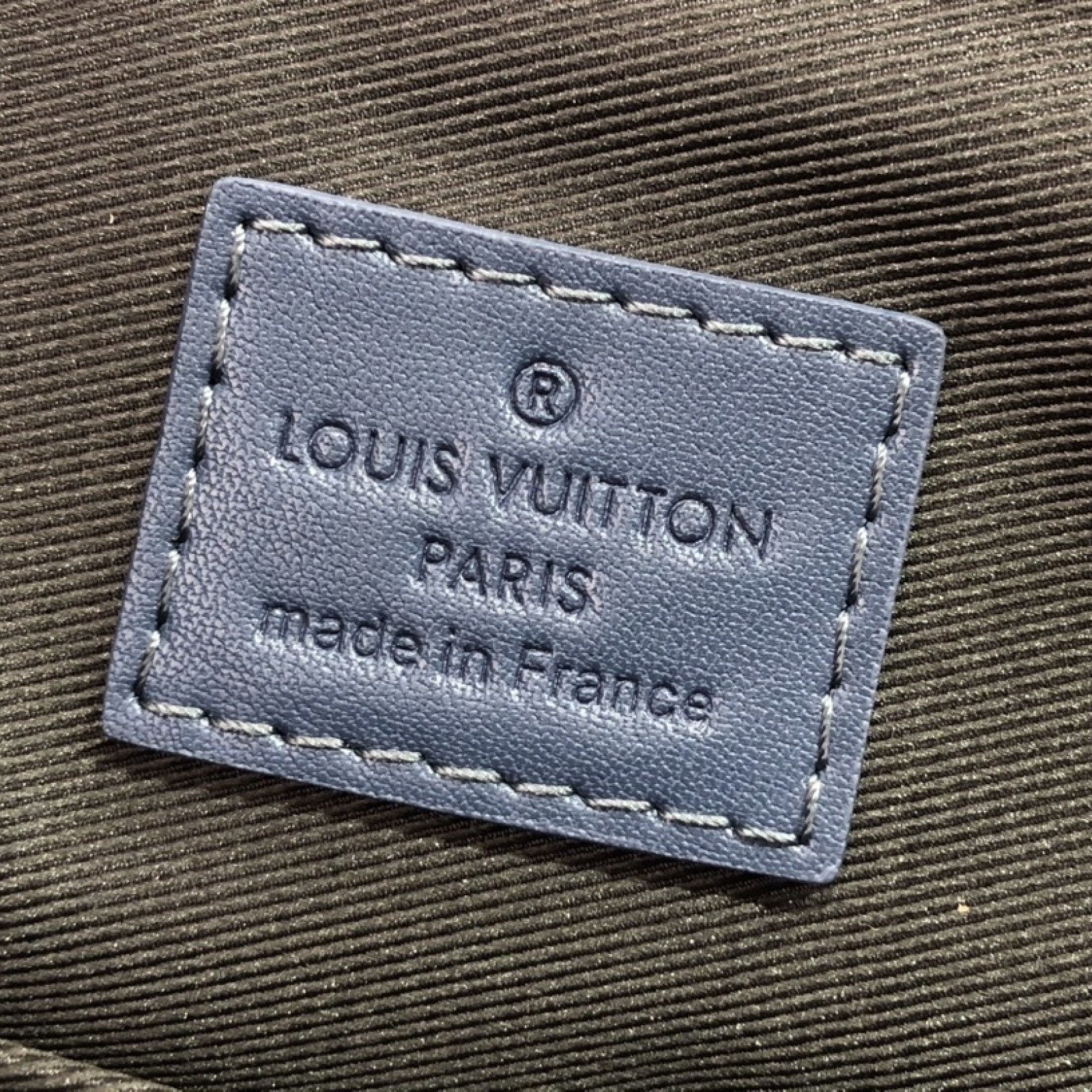 LV CHRISTOPHER MESSENGER M58476