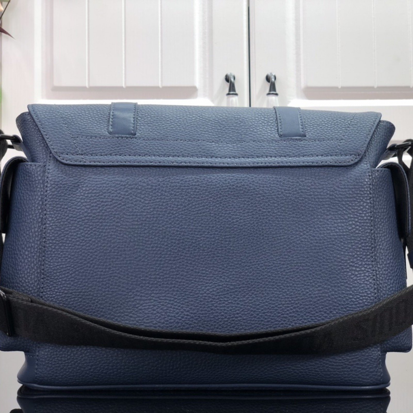 LV CHRISTOPHER MESSENGER M58476