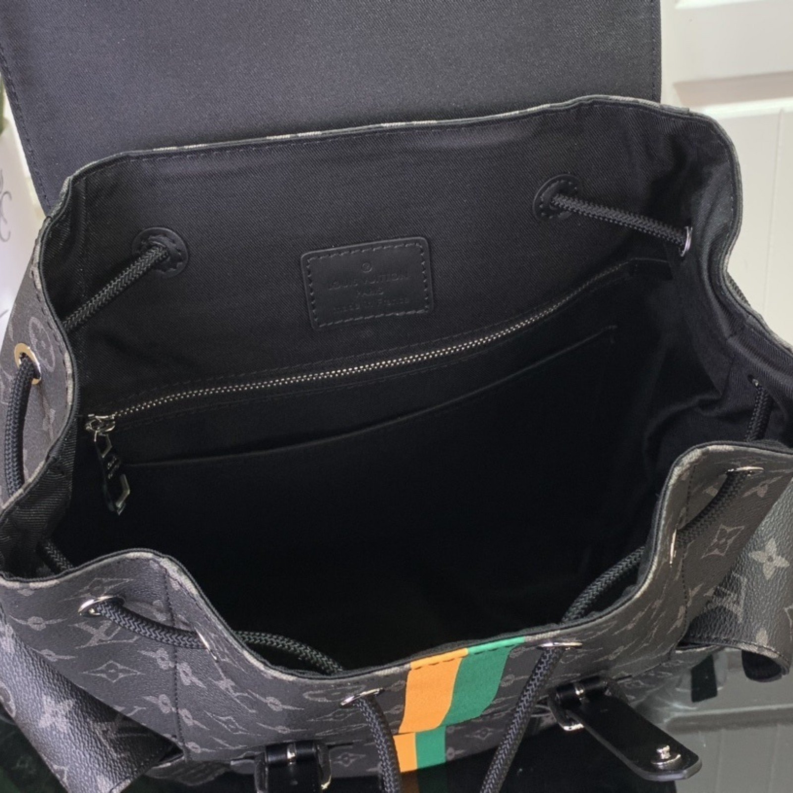 LV CHRISTOPHER MON MONOGRAM P01959