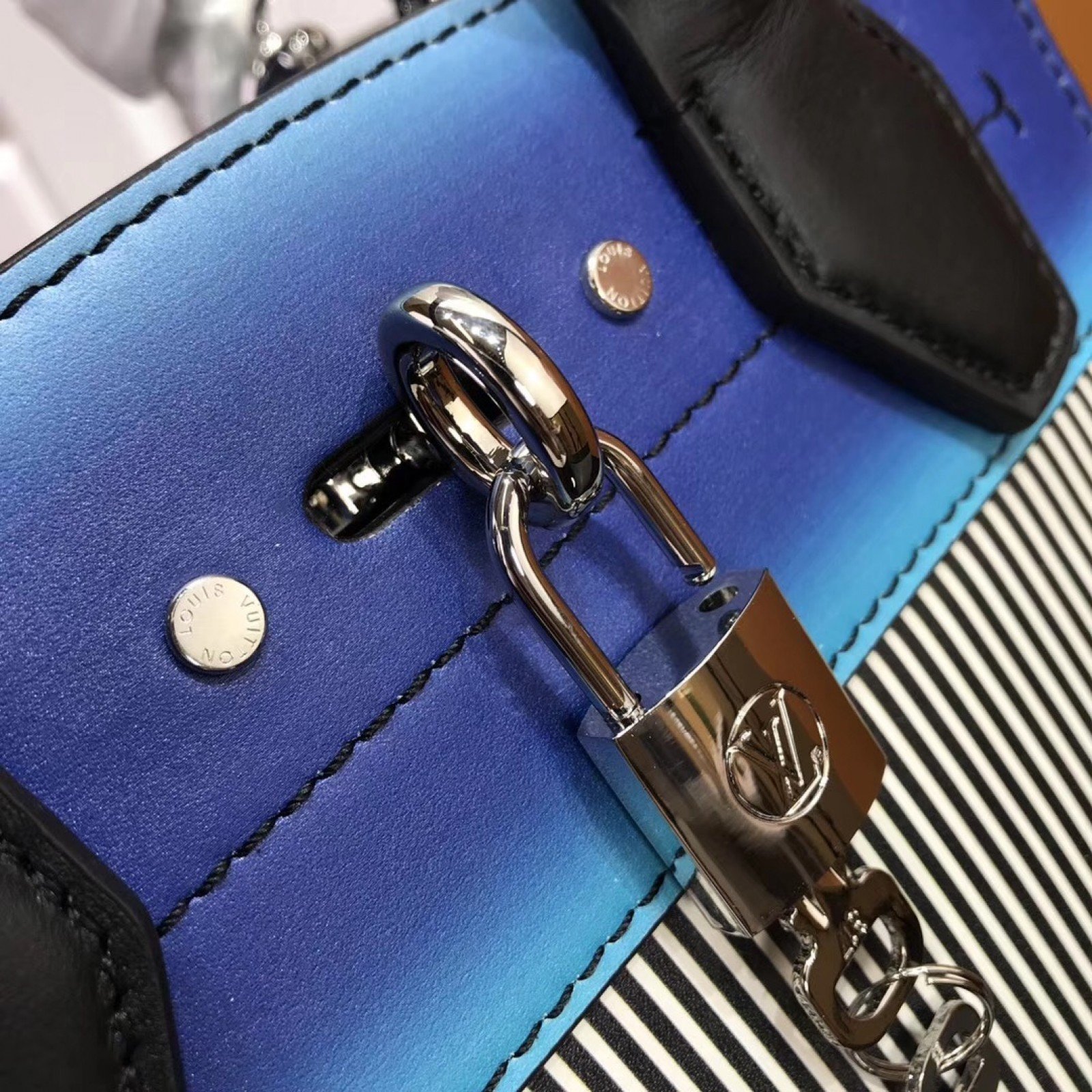LV CITY STEAMER MINI M53799