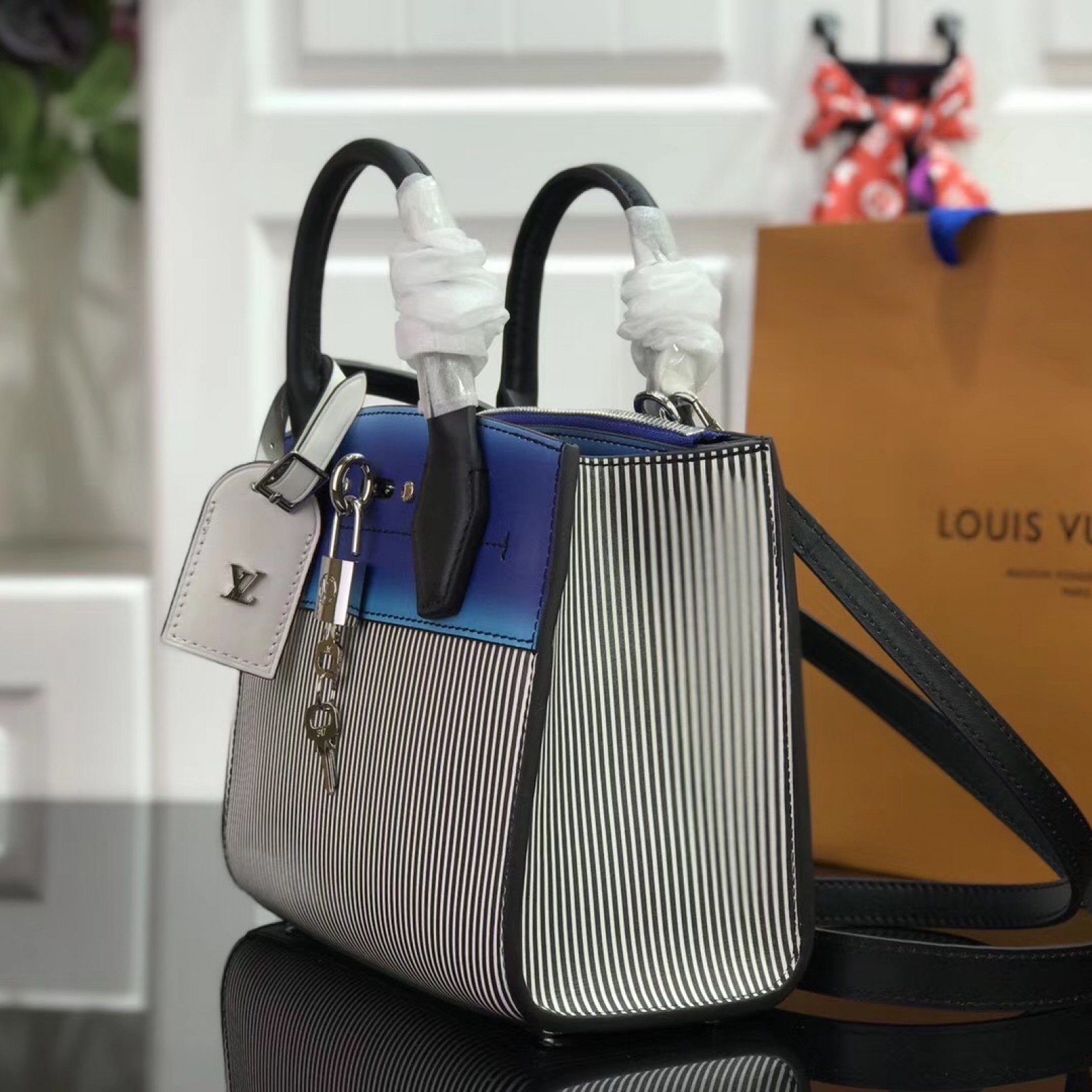 LV CITY STEAMER MINI M53799