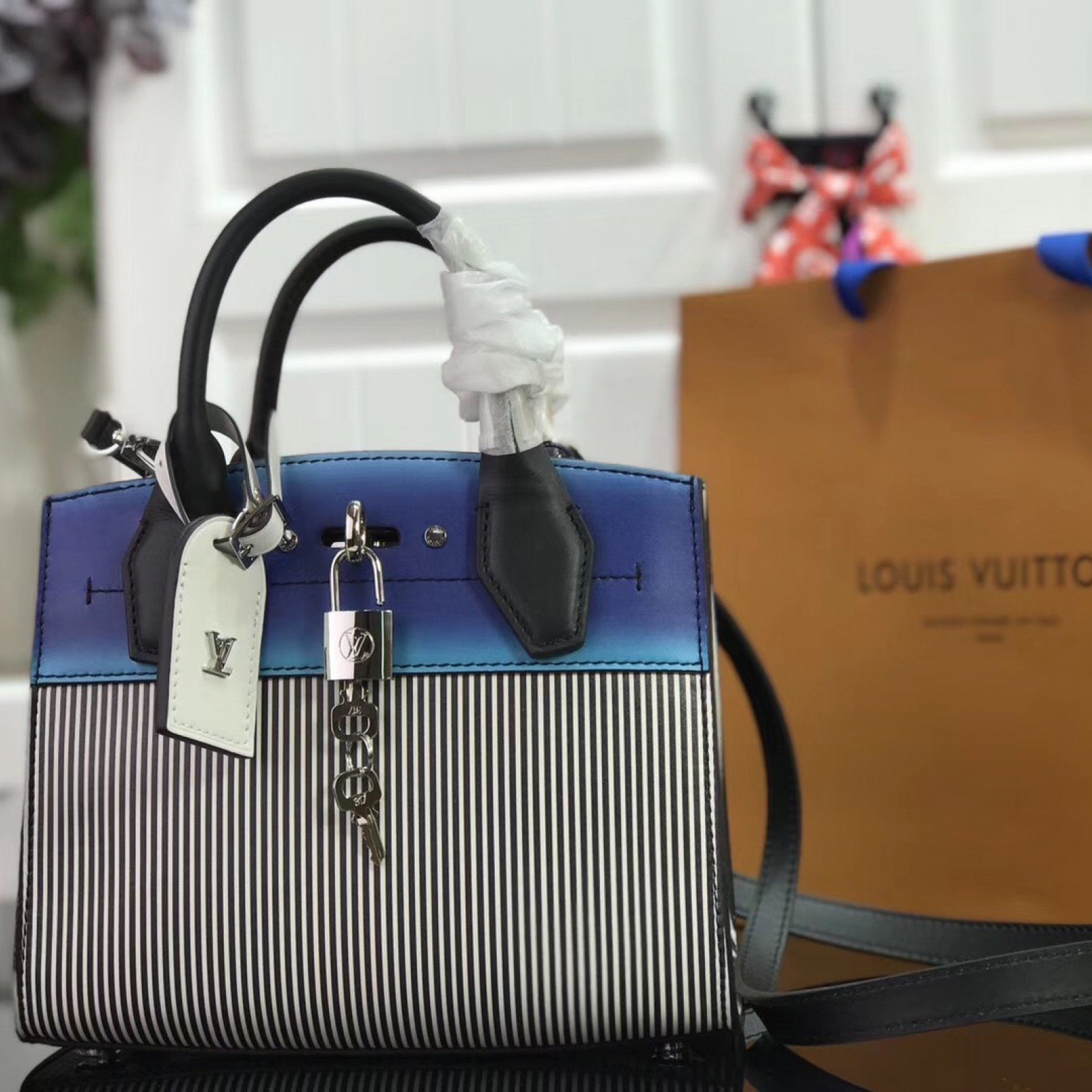 LV CITY STEAMER MINI M53799