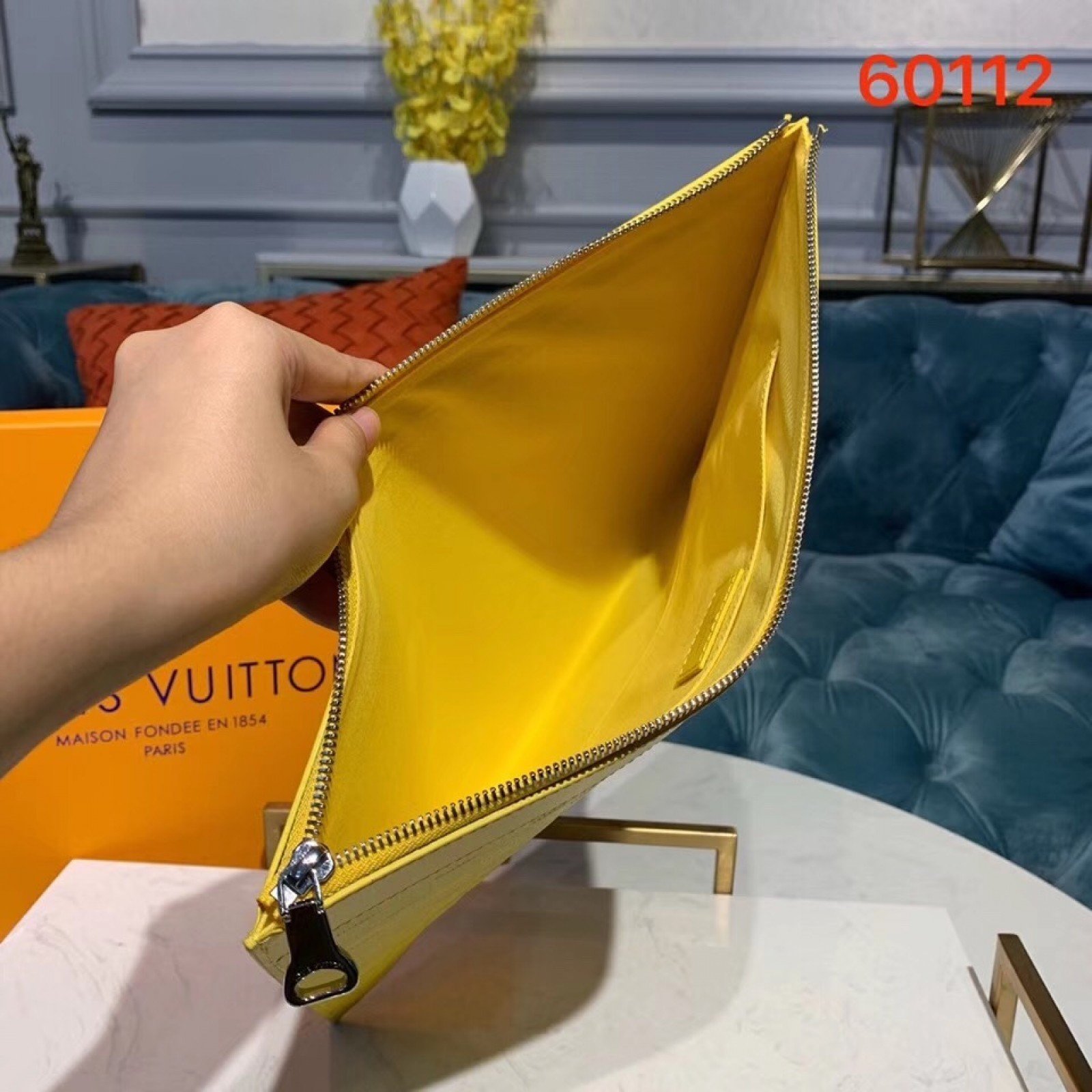 LV CLUTCH BAG N60112