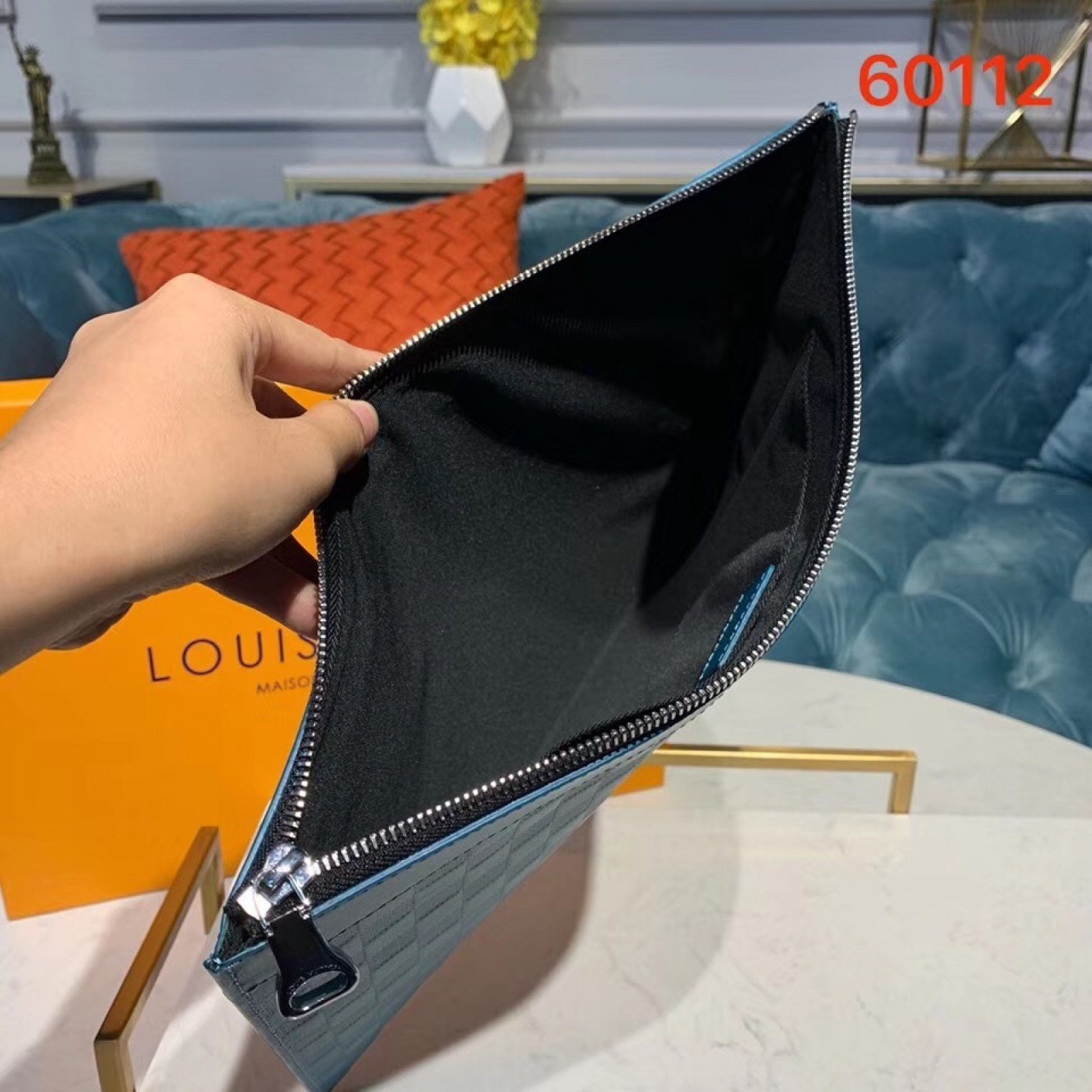 LV CLUTCH BAG N60112