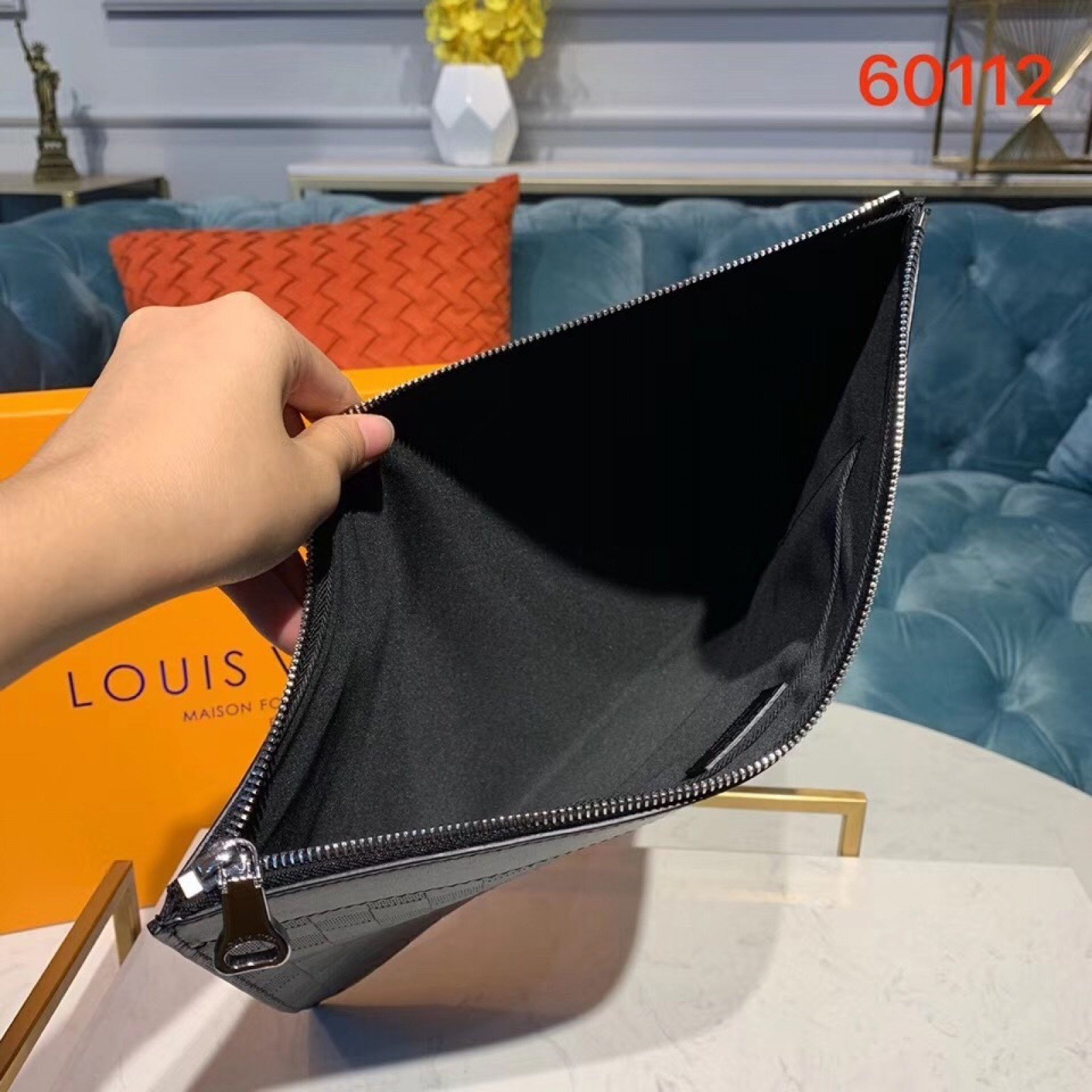 LV CLUTCH BAG N60112