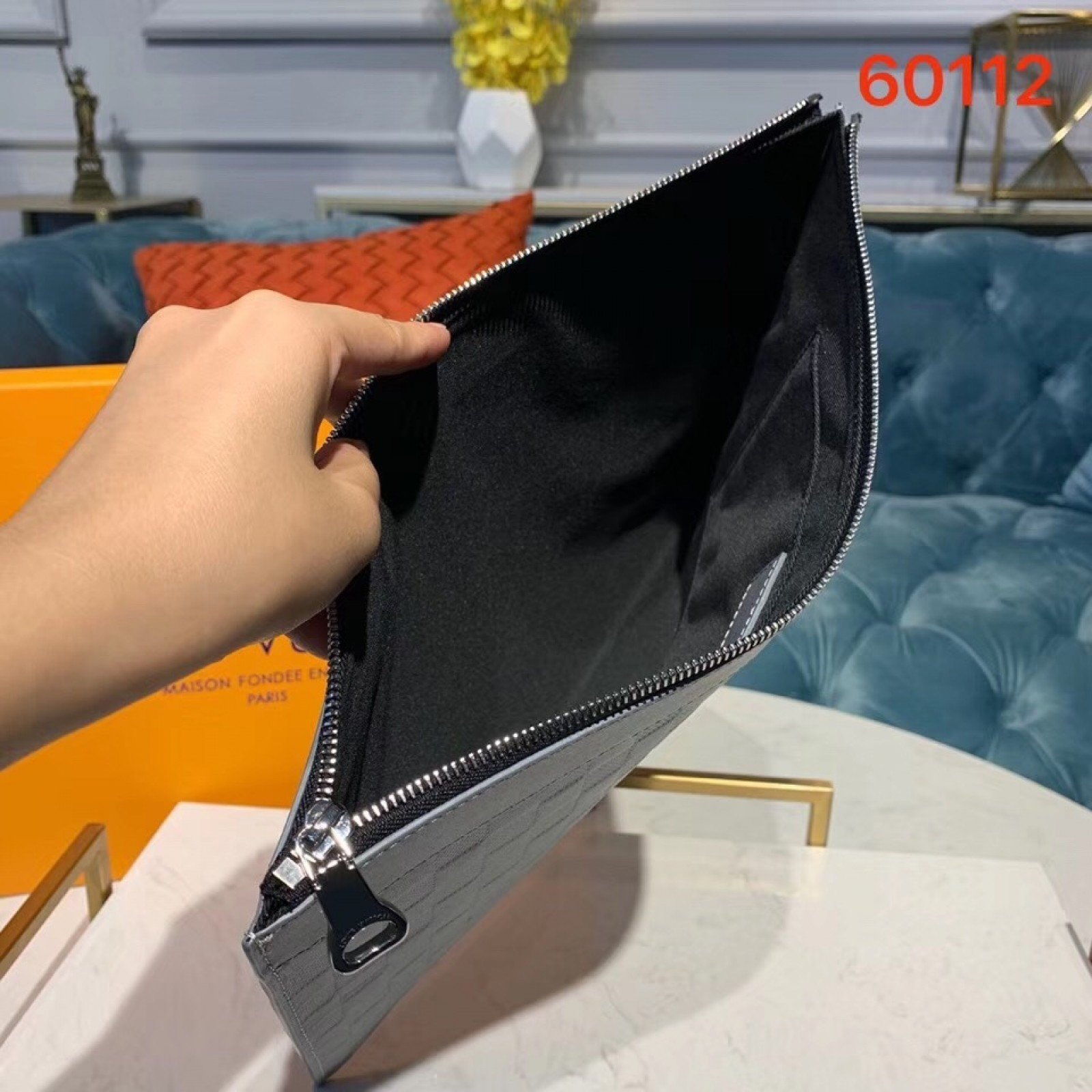 LV CLUTCH BAG N60112
