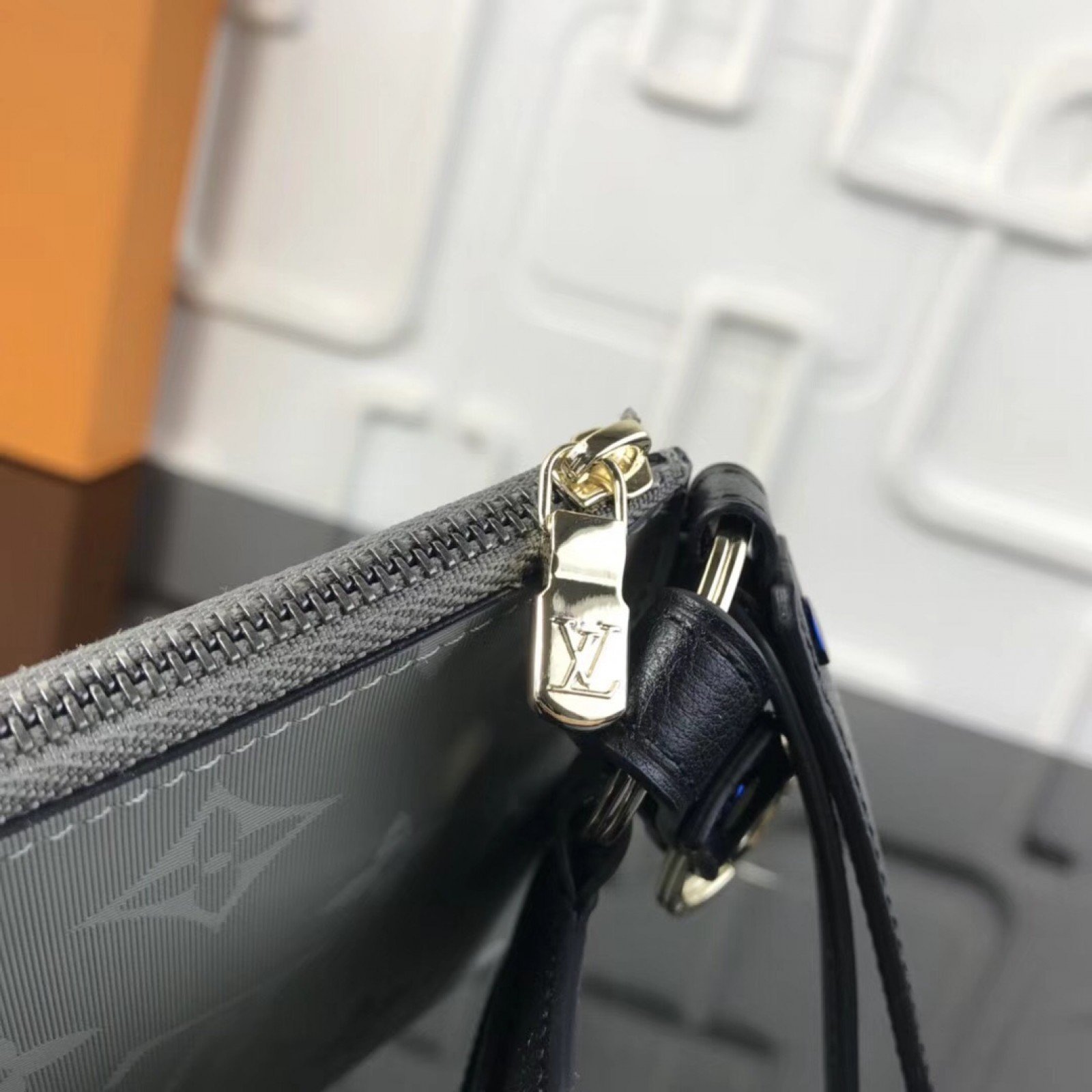 LV CLUTCH M63046