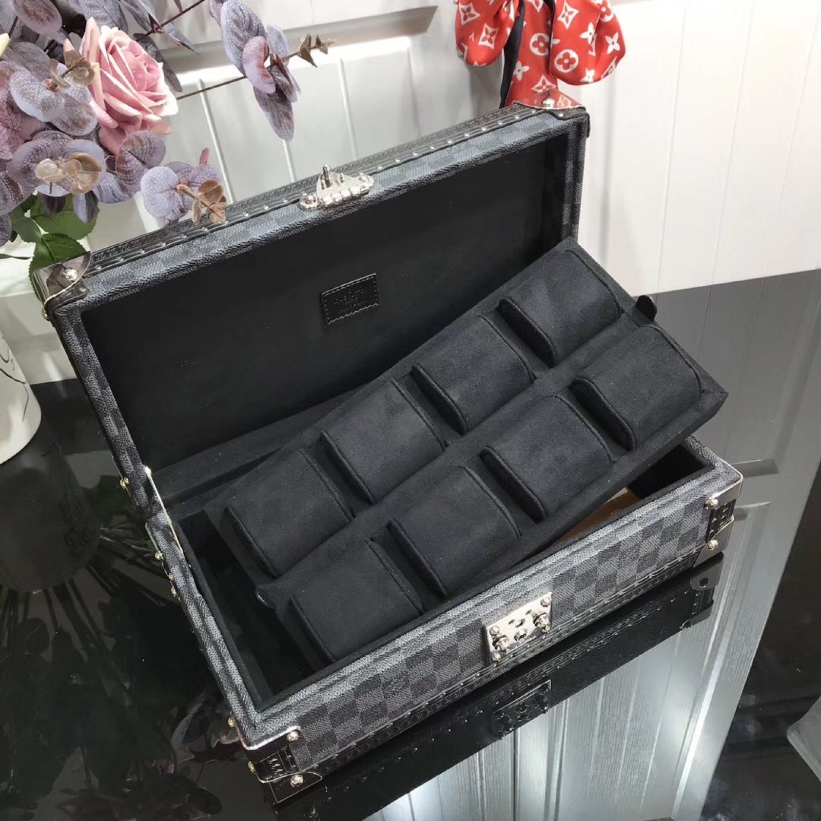 LV COFFRET 8 MONTRES M20039