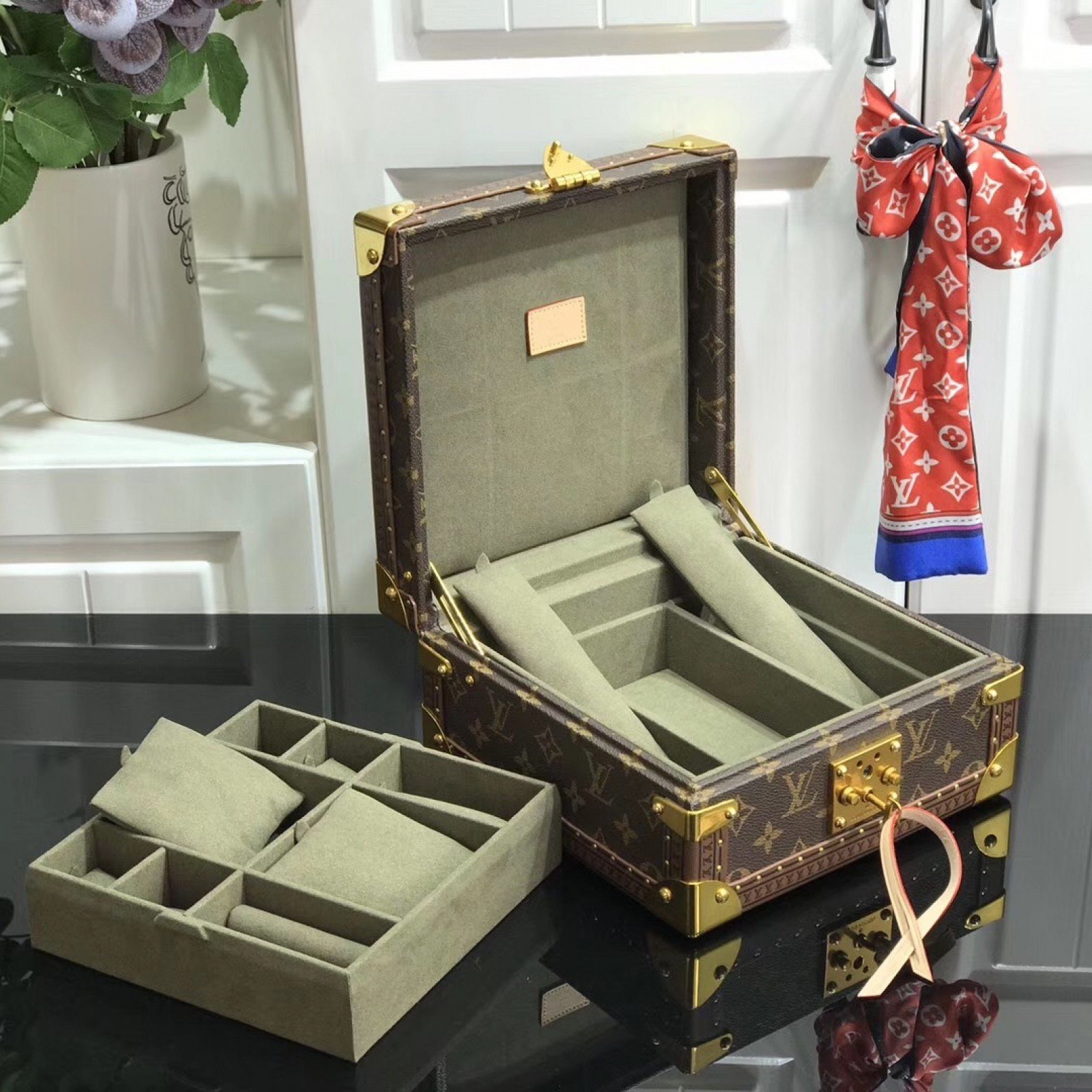 LV COFFRET JOAILLERIE M20040