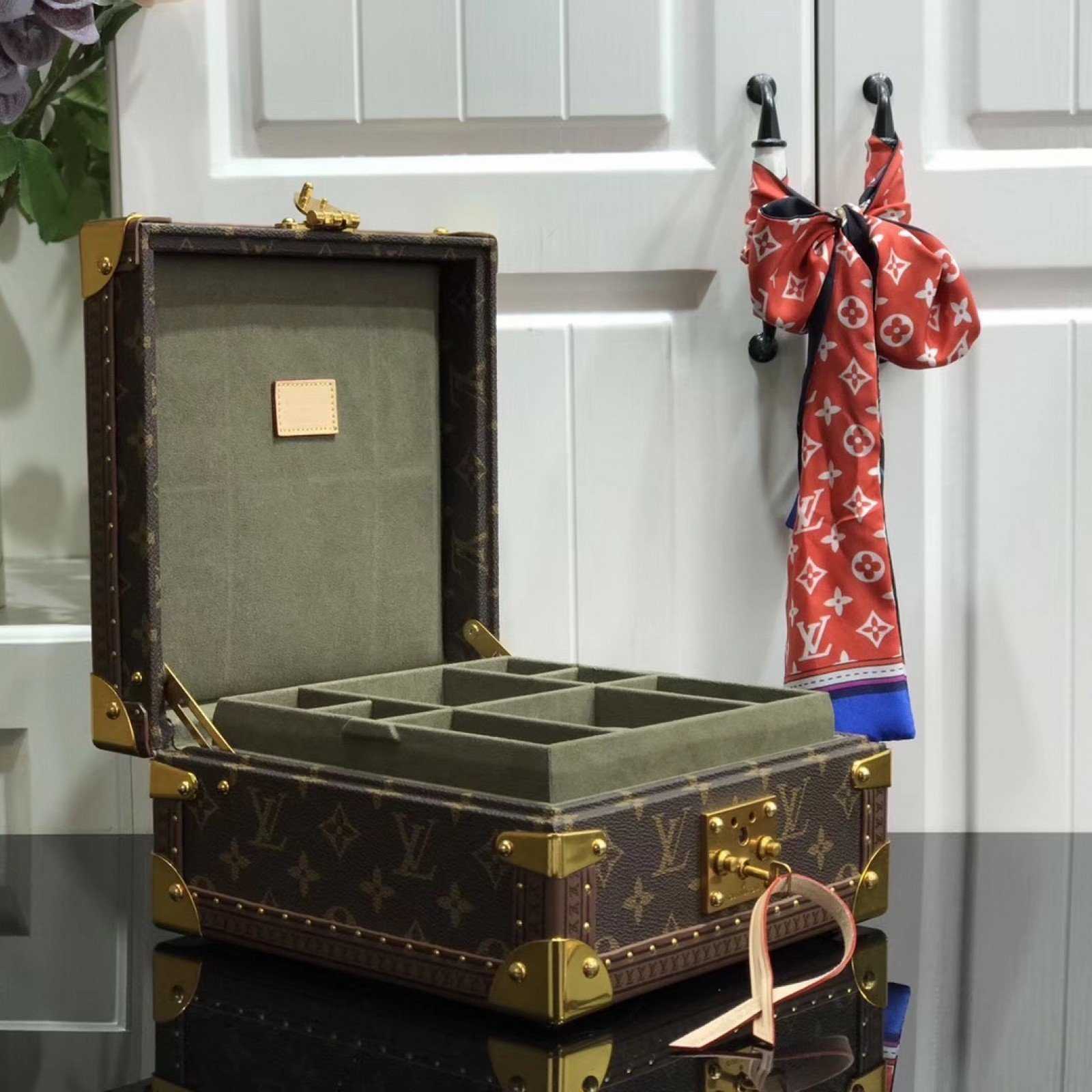 LV COFFRET JOAILLERIE M20040