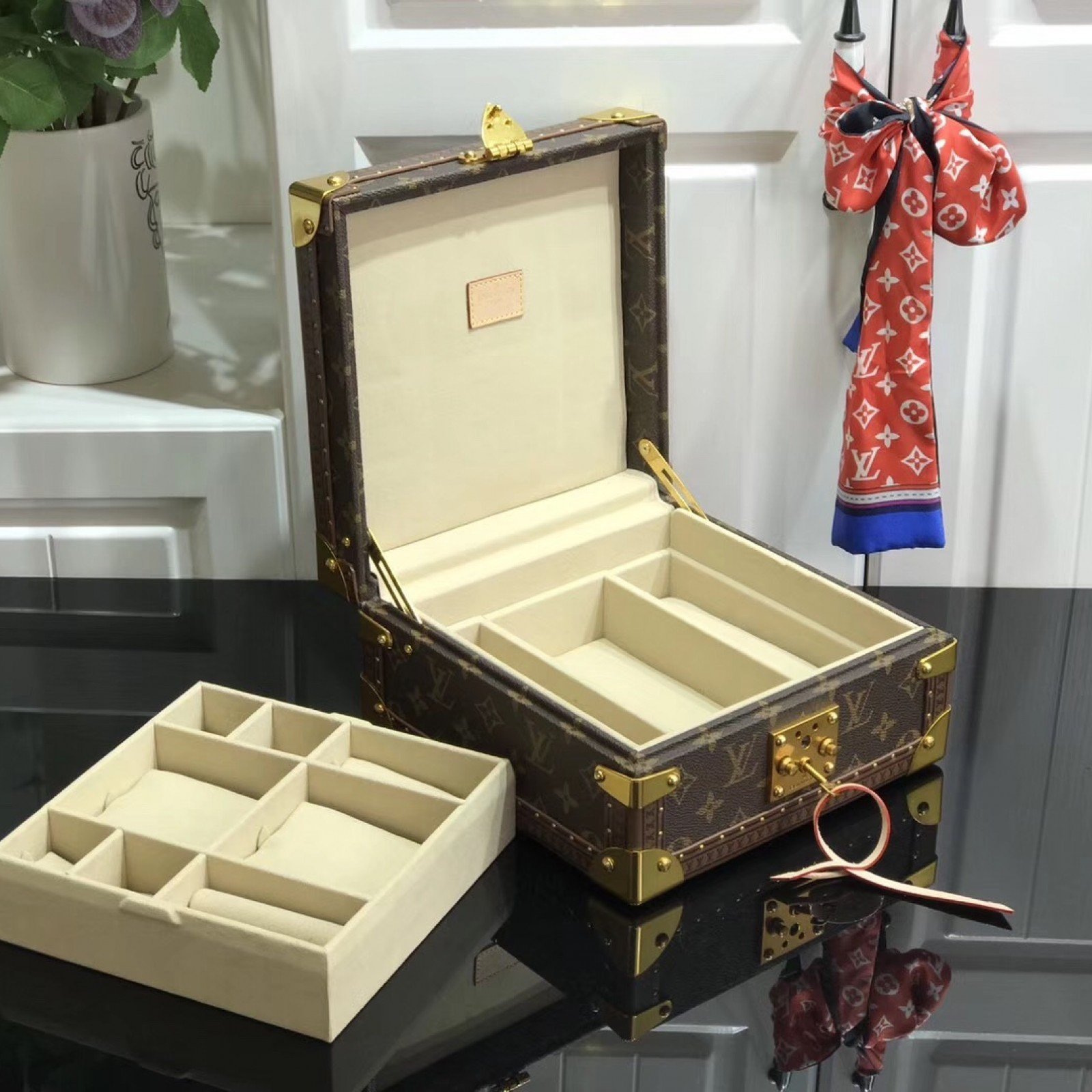 LV COFFRET JOAILLERIE M20040