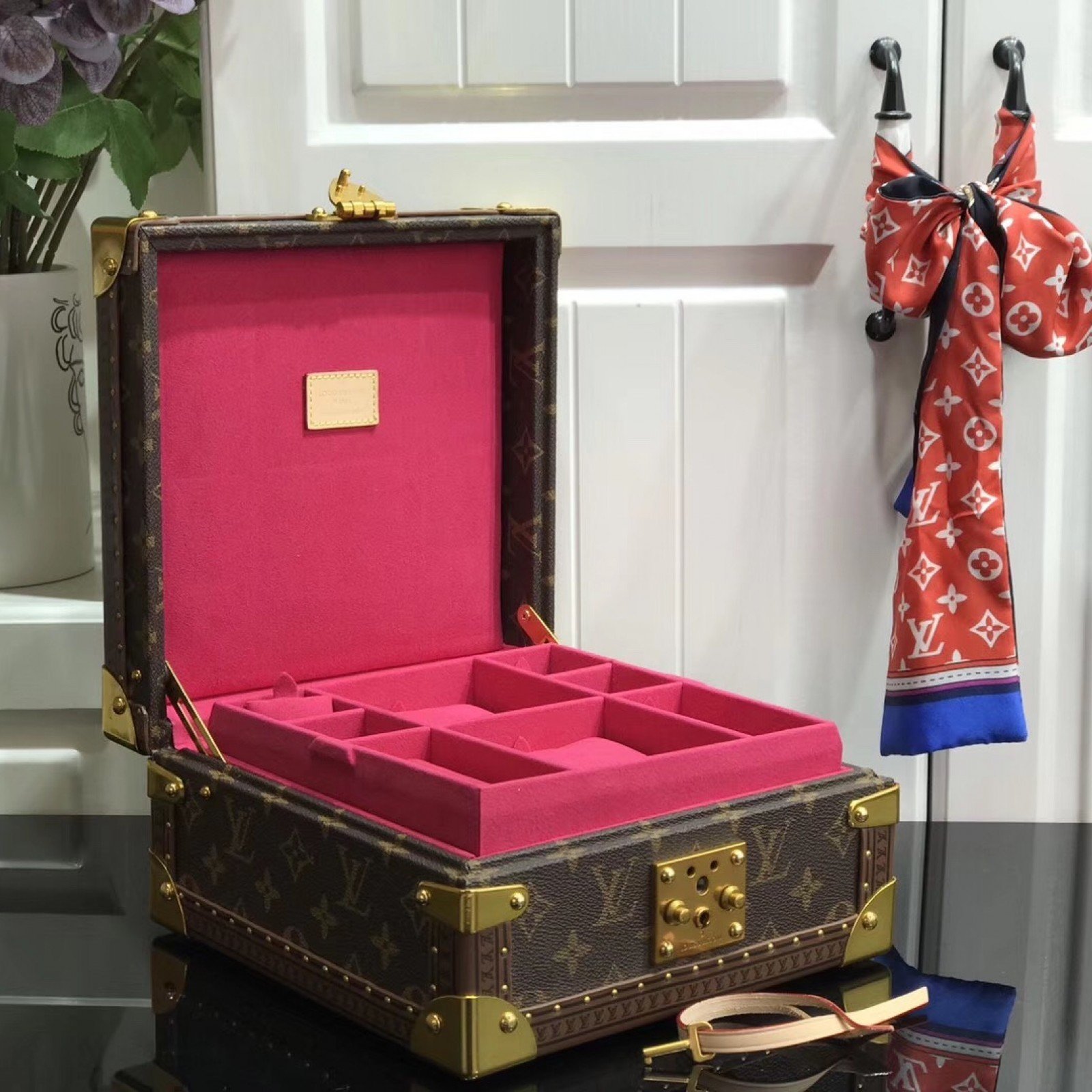 LV COFFRET JOAILLERIE M20040